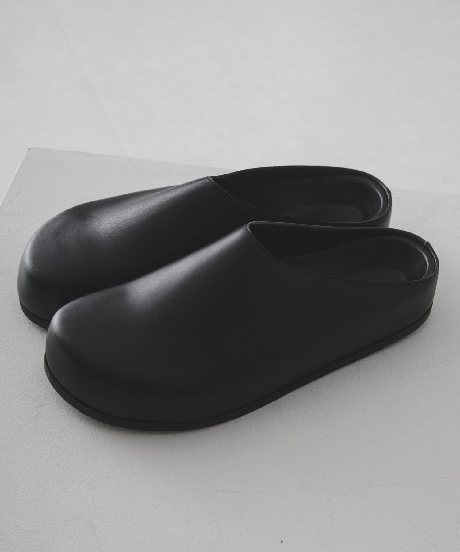 STUDIO NICHOLSON SLIIP ON CLOG レザーサンダル STUDIO NICHOLSON SLIIP ON CLOG(36 BLACK): シューズ｜URBAN RESEARCH