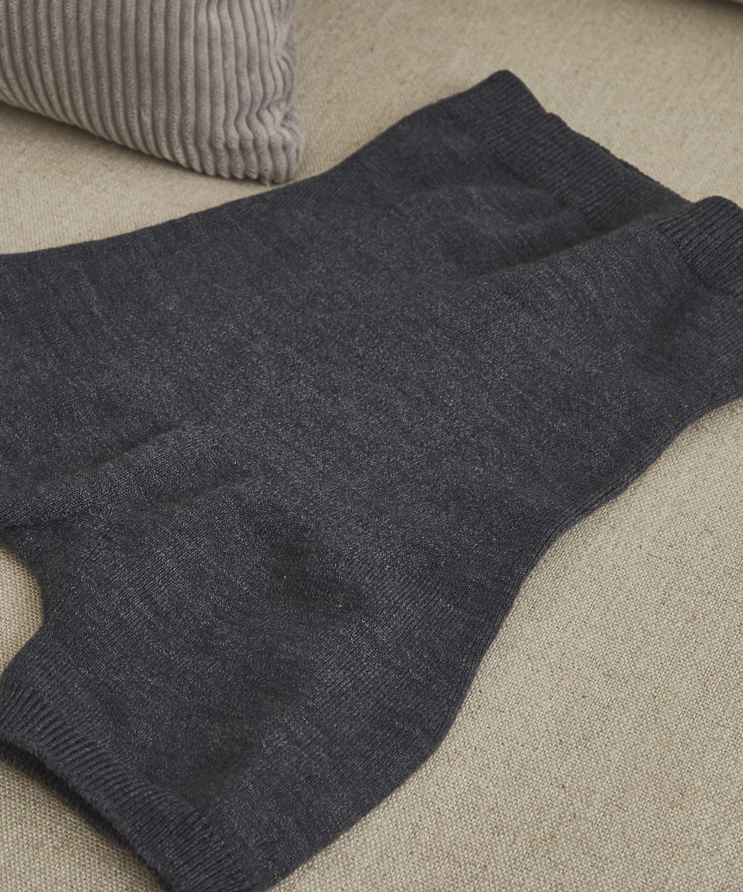 チャコールグレー