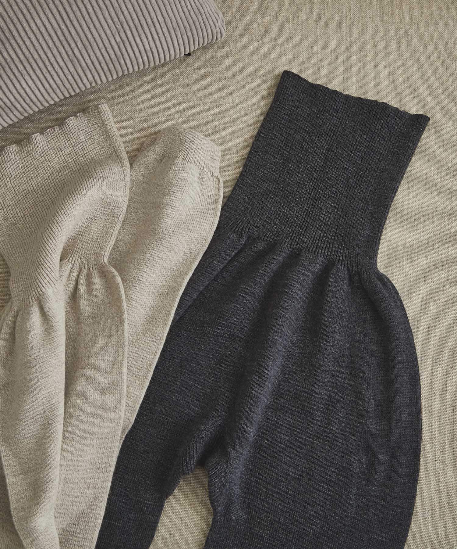 チャコールグレー