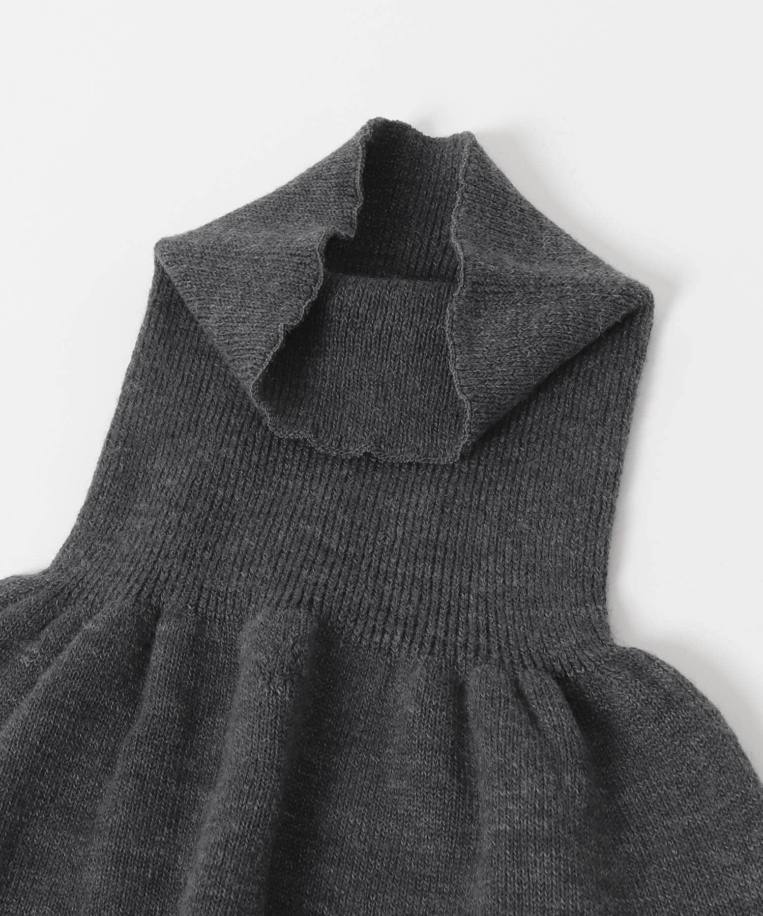 チャコールグレー