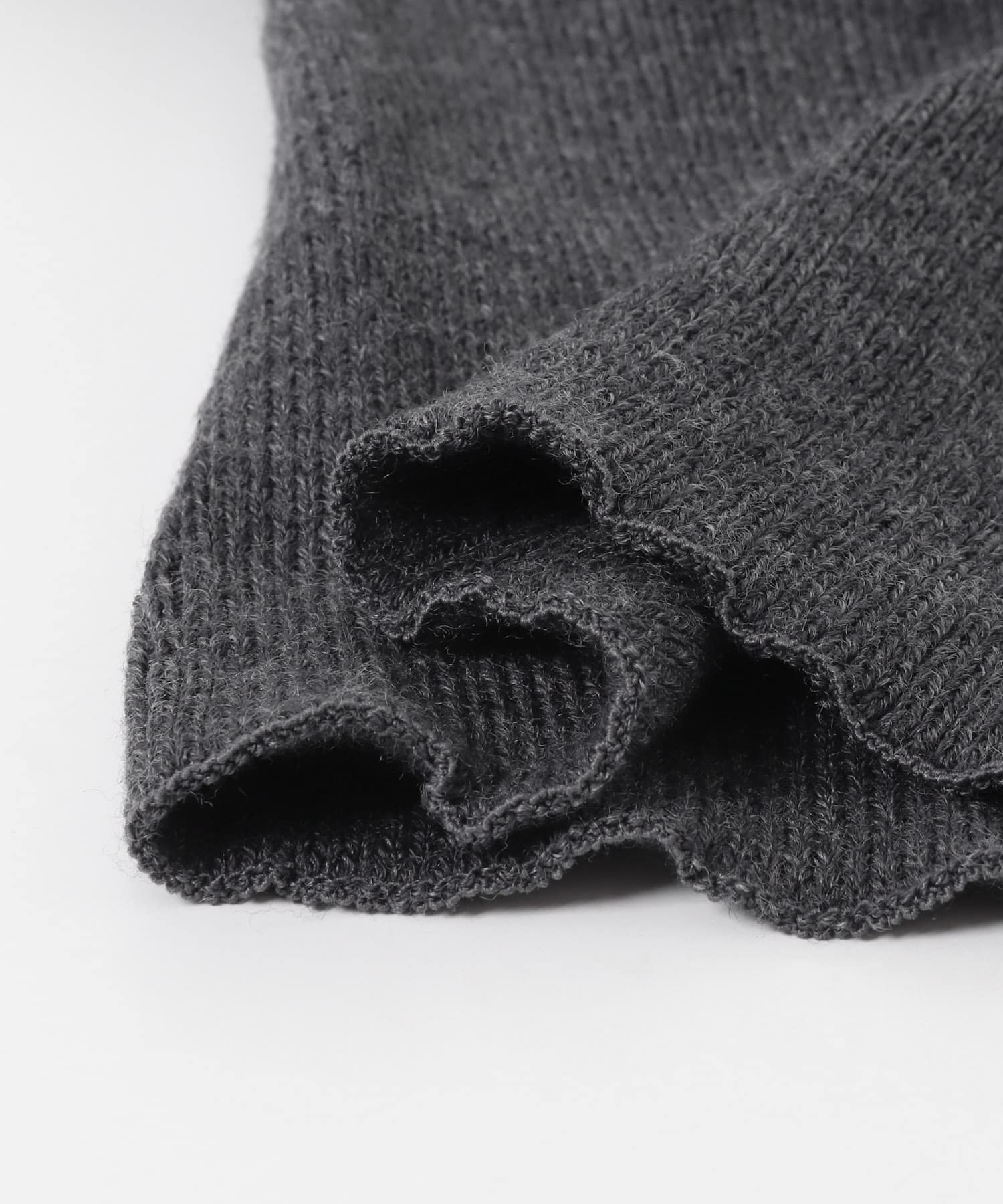 チャコールグレー