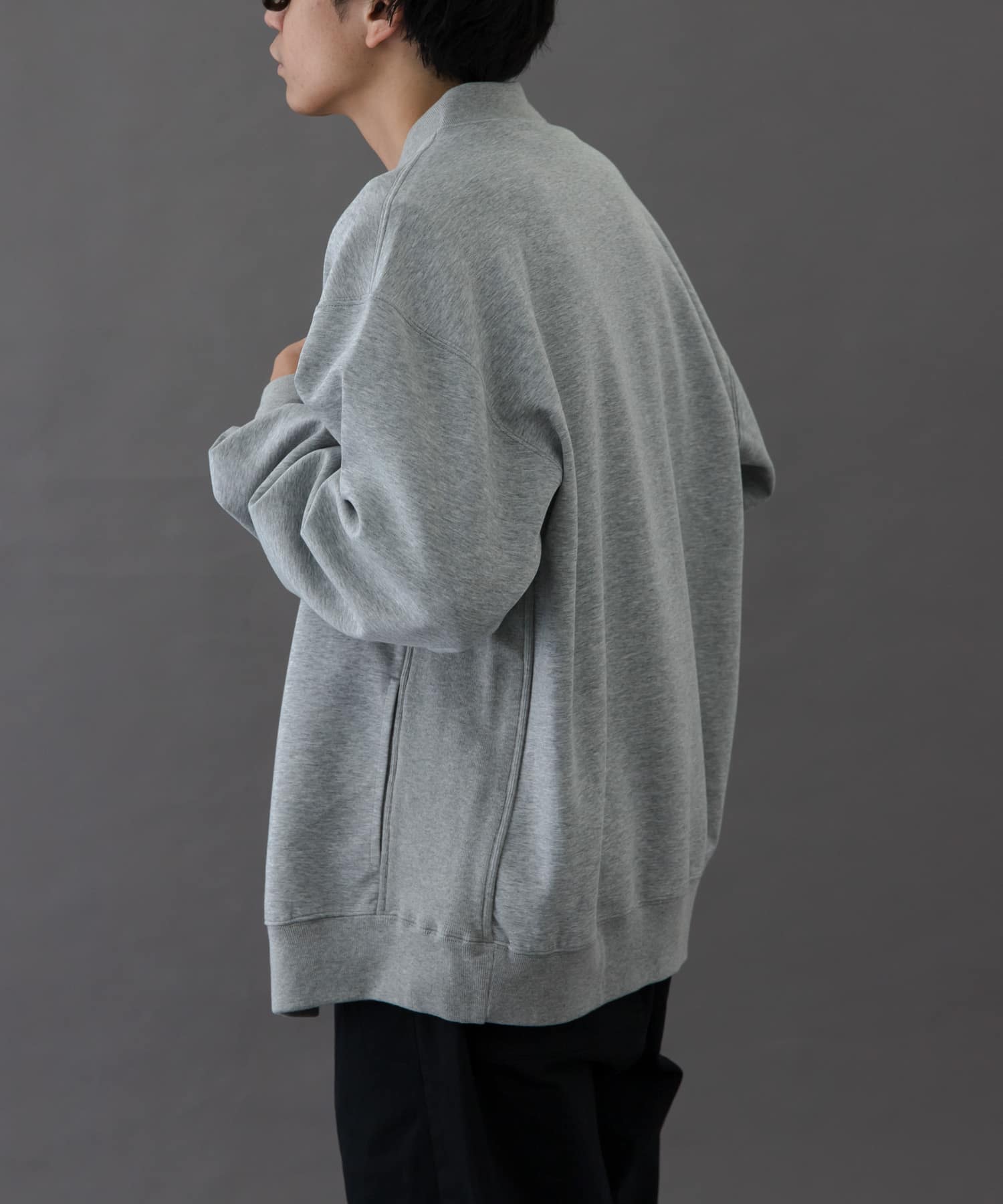 TOP GRAY