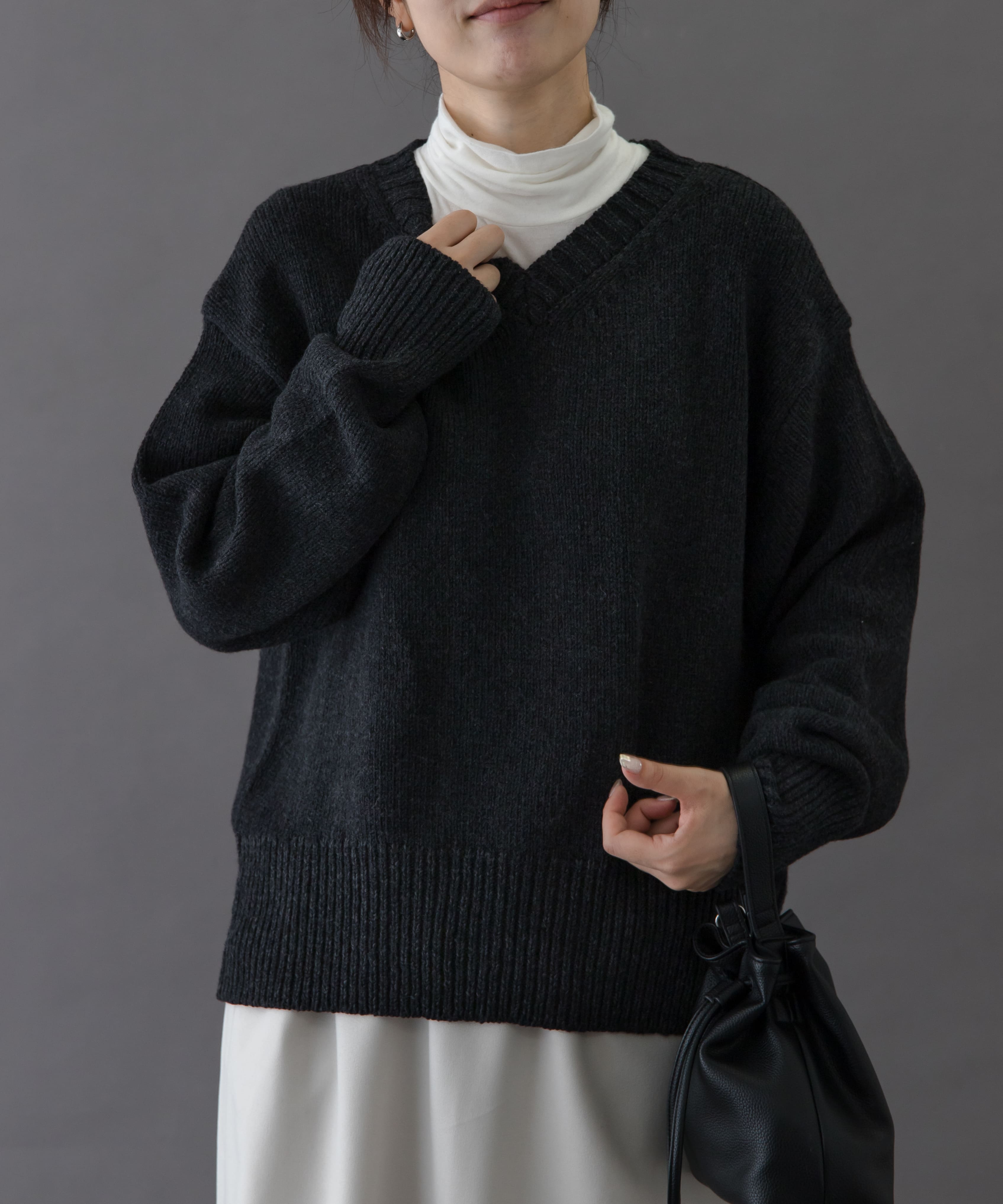 FORK&SPOON　Vネックニット CHARCOAL 1