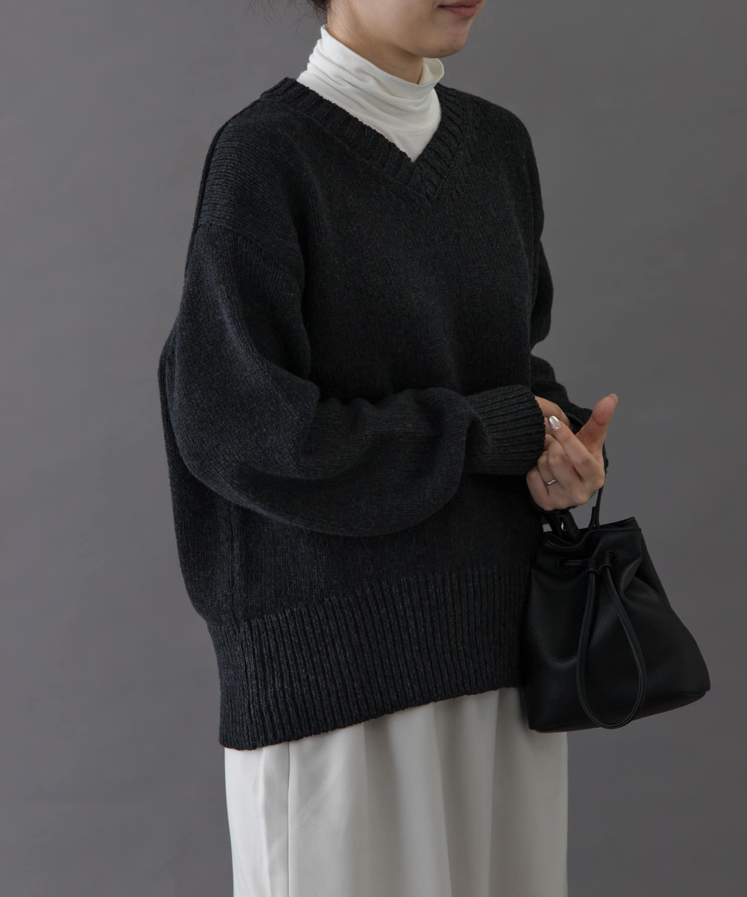 FORK&SPOON　Vネックニット CHARCOAL 1