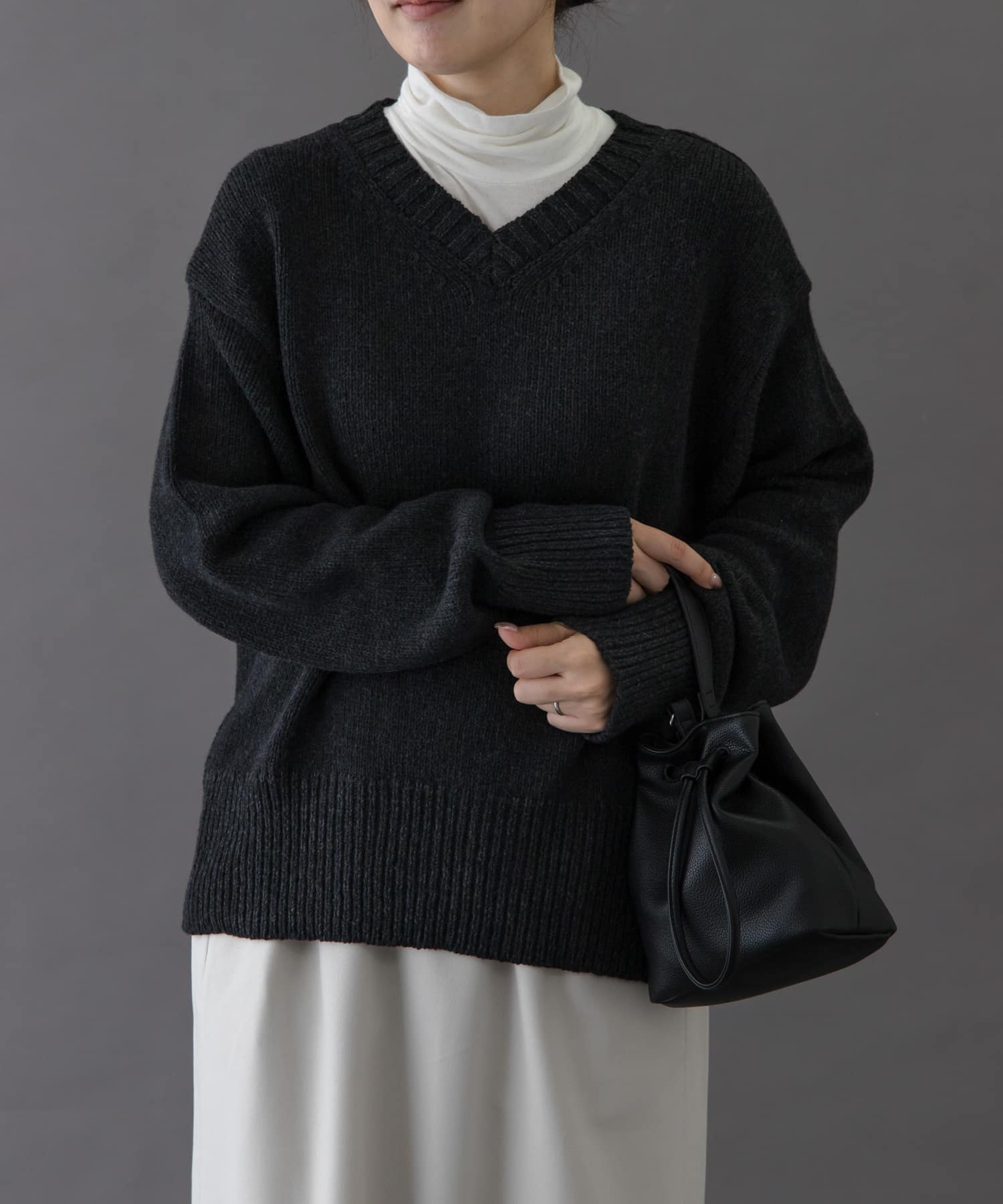 FORK&SPOON　Vネックニット CHARCOAL 1