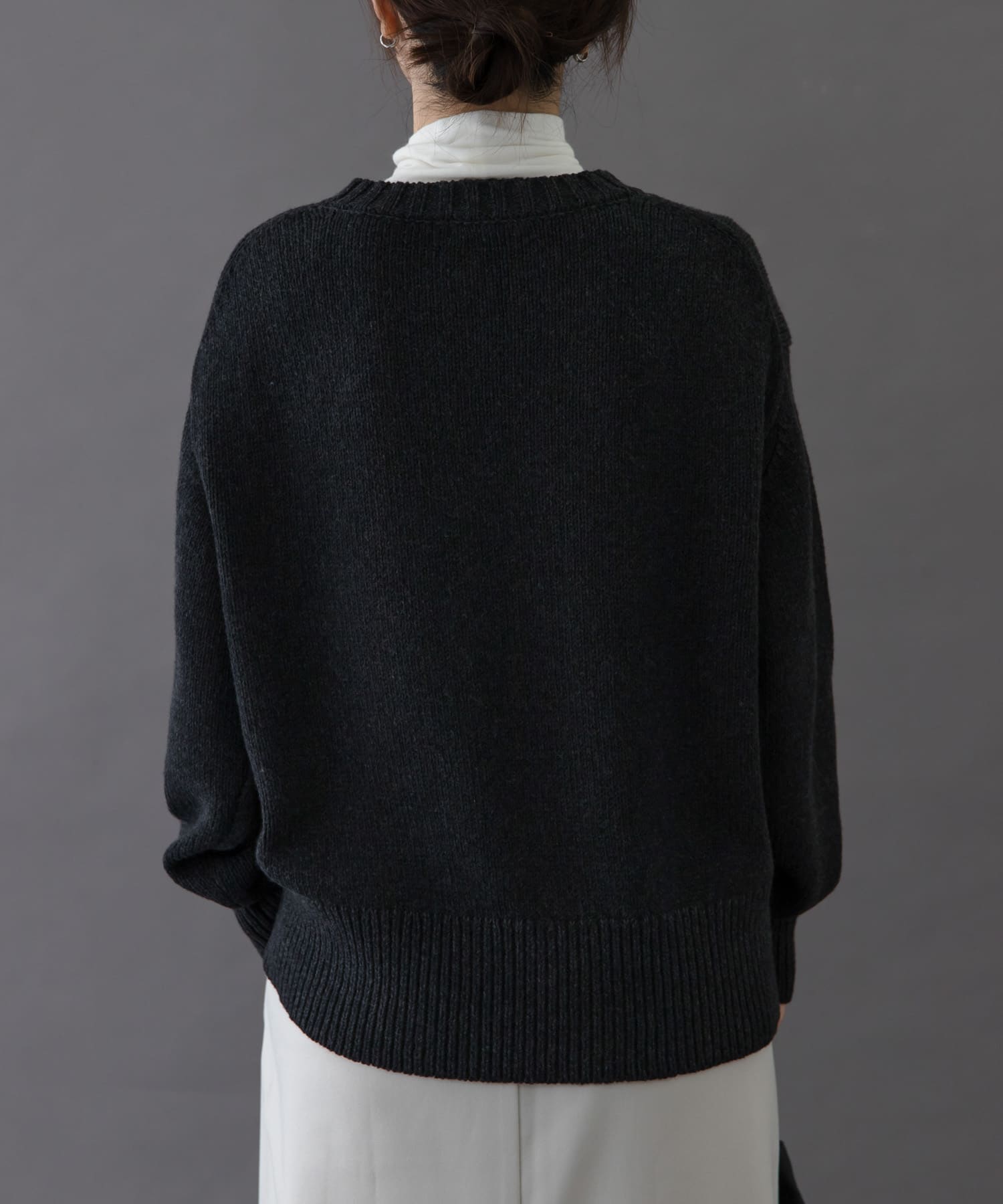 FORK&SPOON　Vネックニット CHARCOAL 1