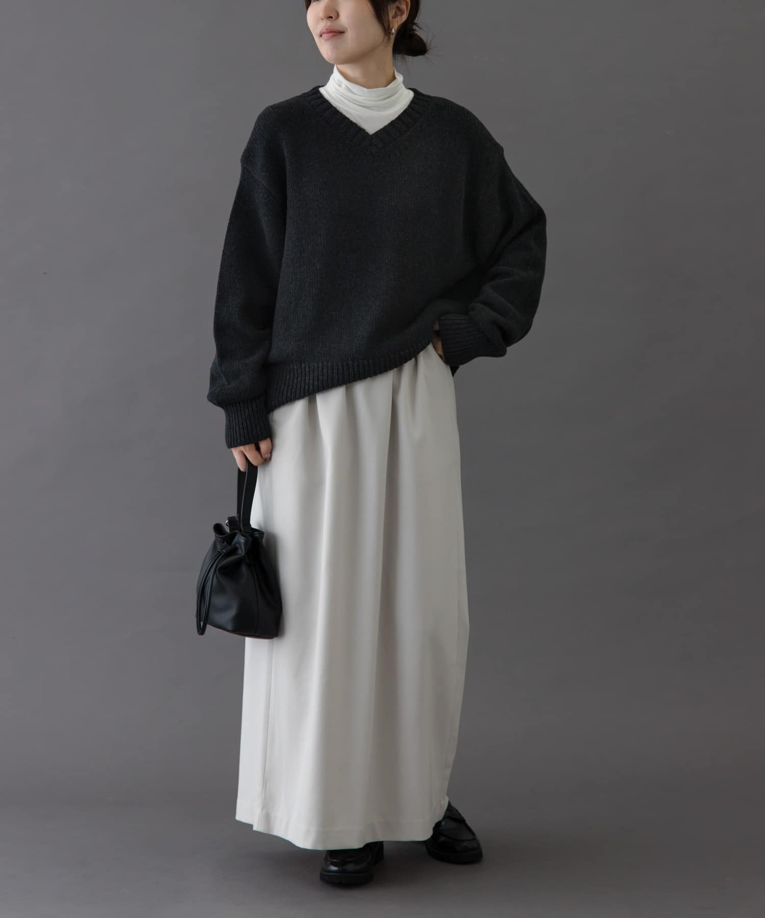 FORK&SPOON　Vネックニット CHARCOAL 1