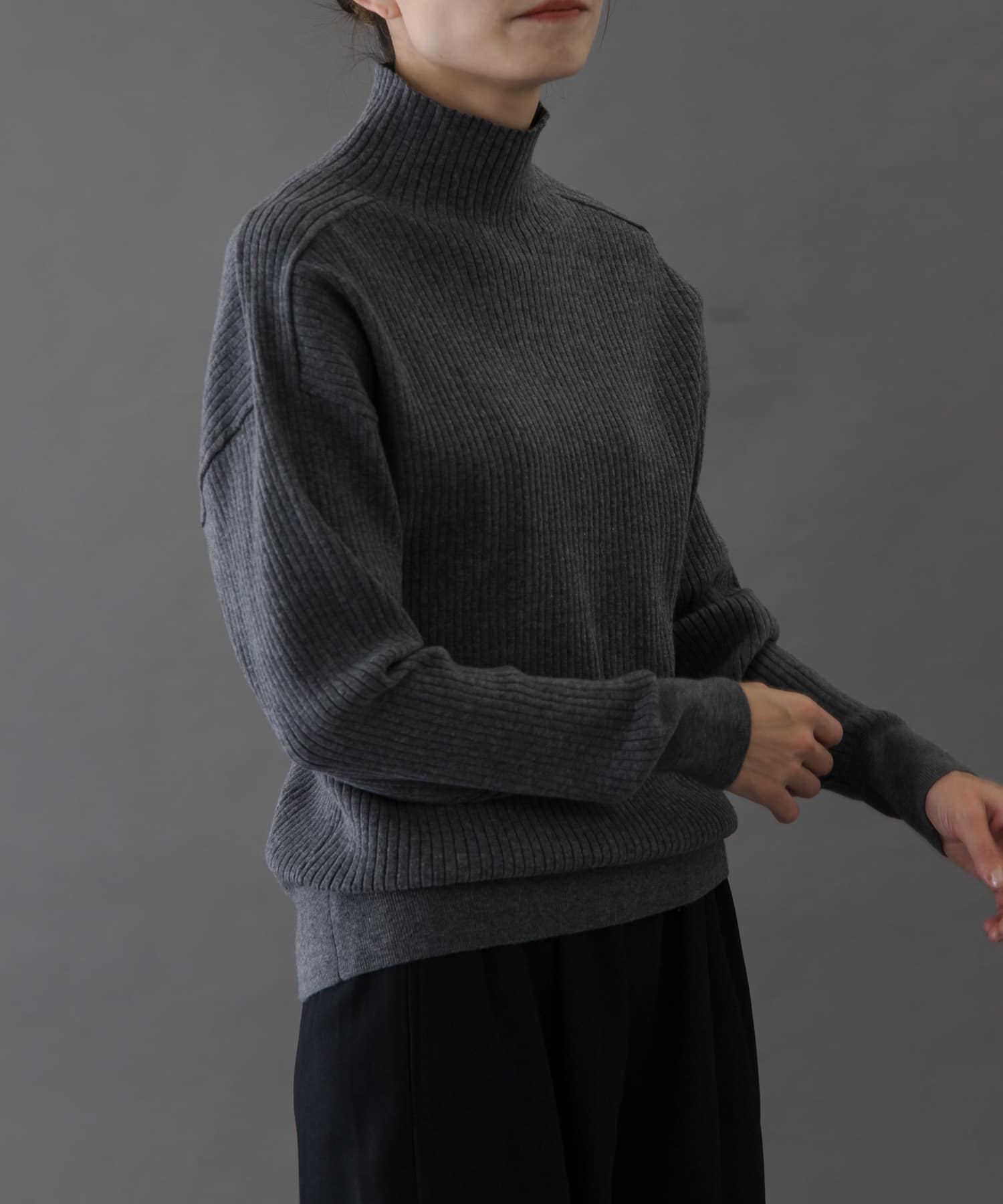 TOP GRAY