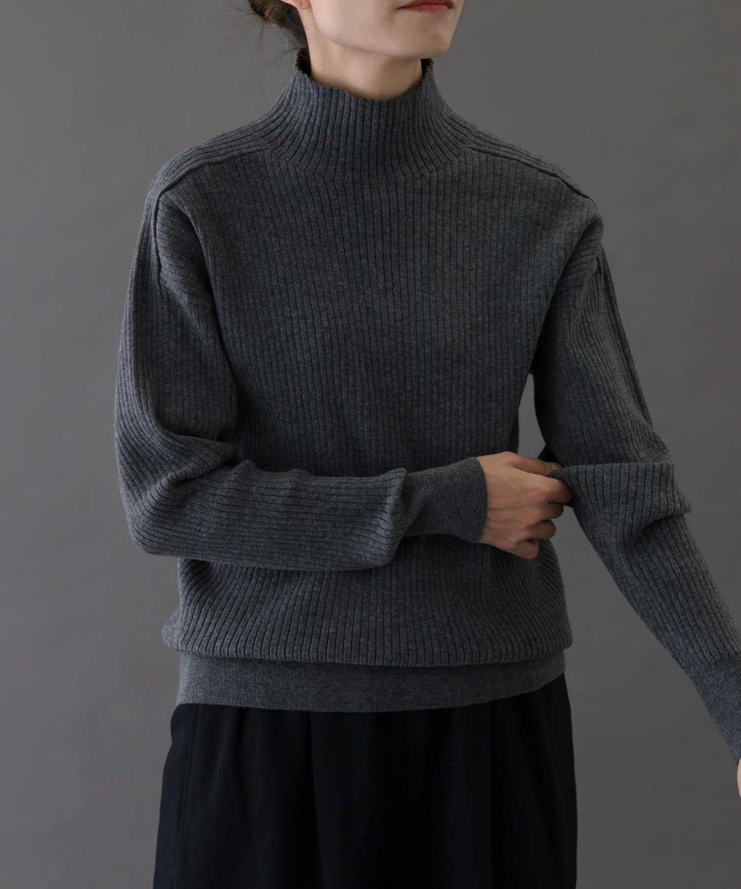 TOP GRAY
