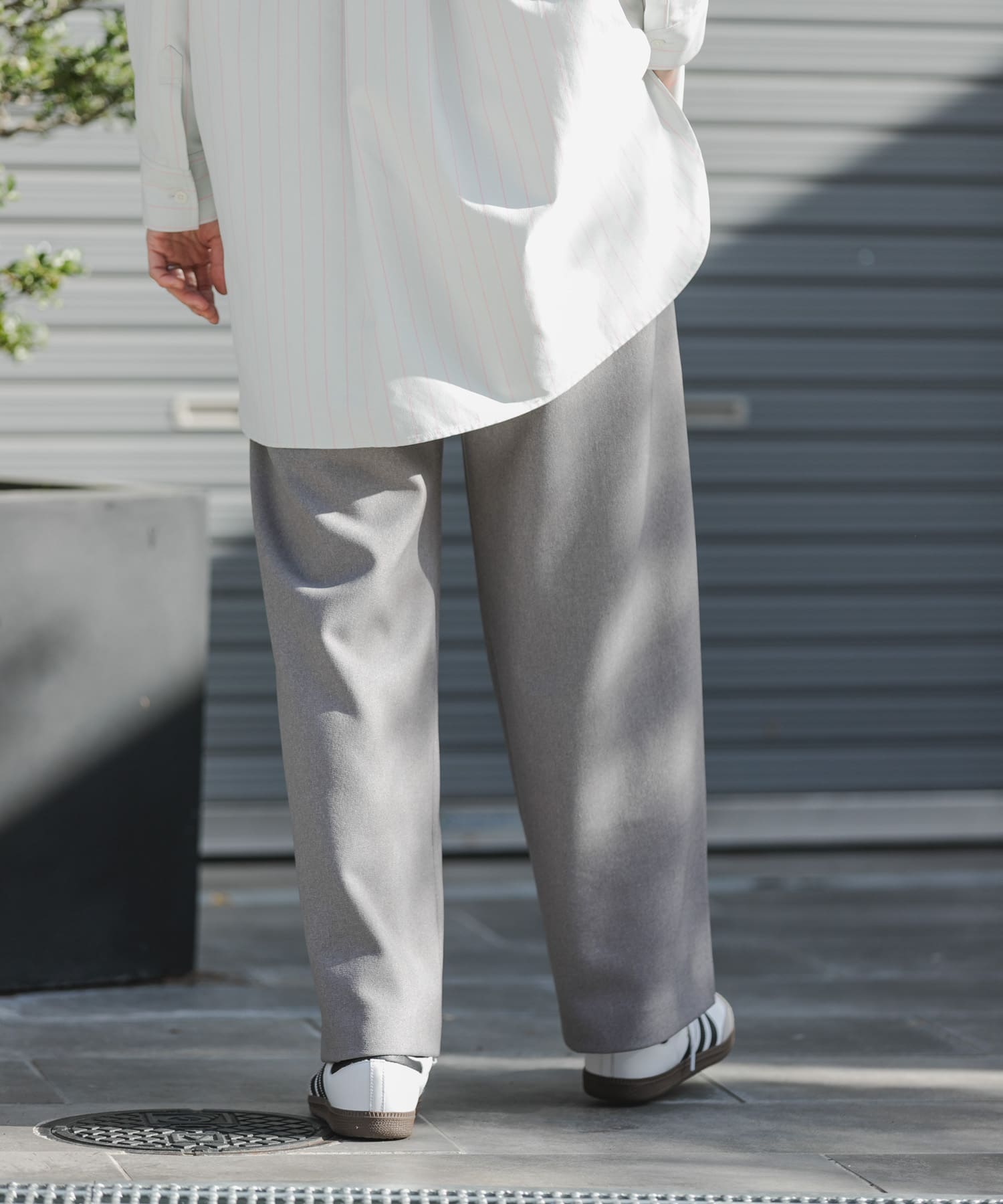 TOP GRAY