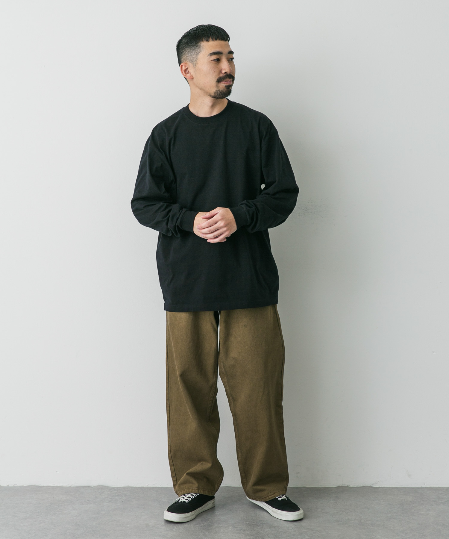 ブラック