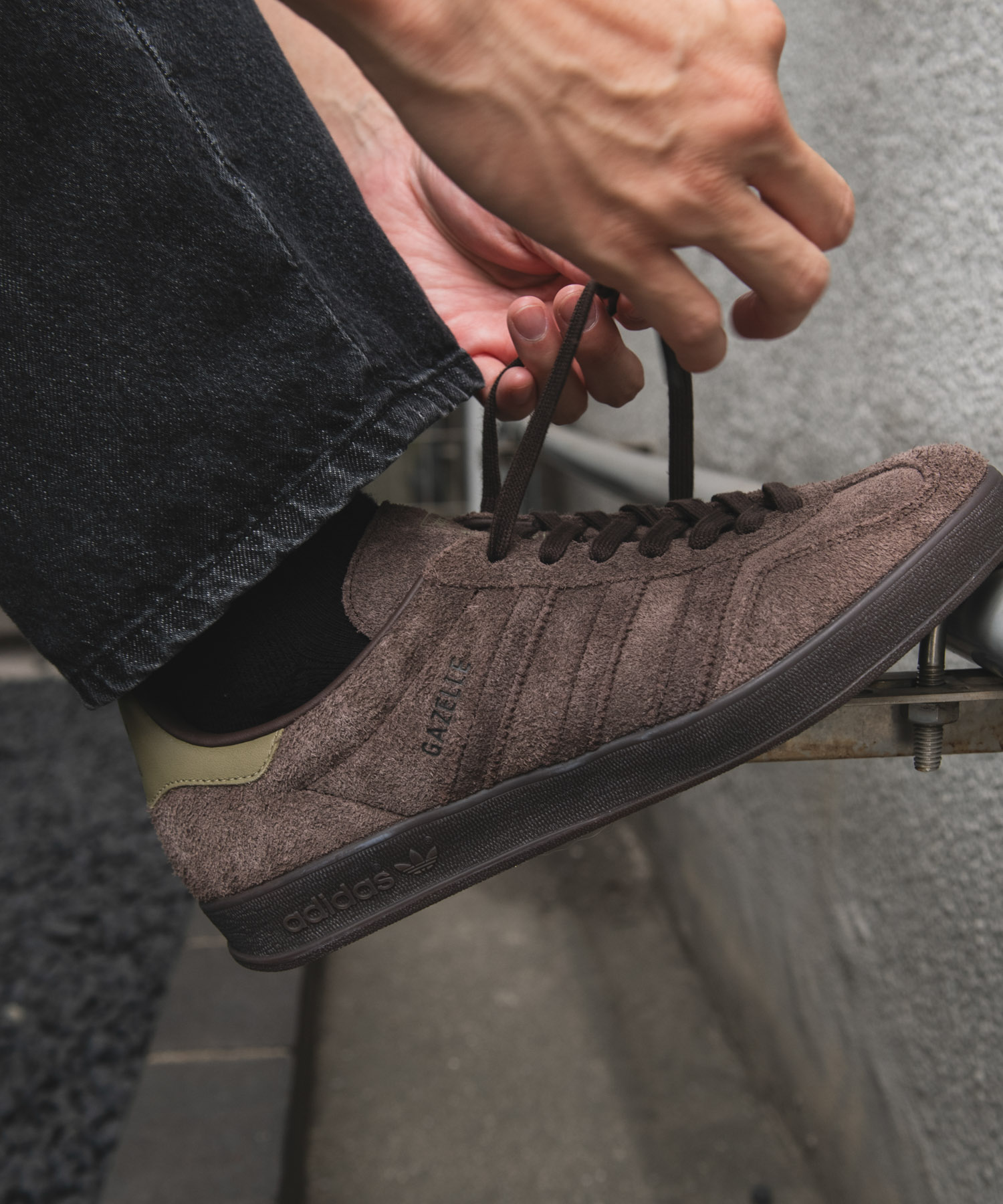 adidas　Exclusive GAZELLE INDOOR ダークブラウン 26