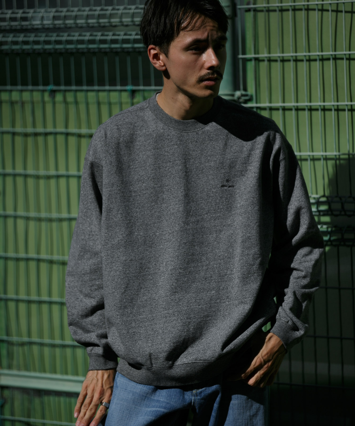 GRAY