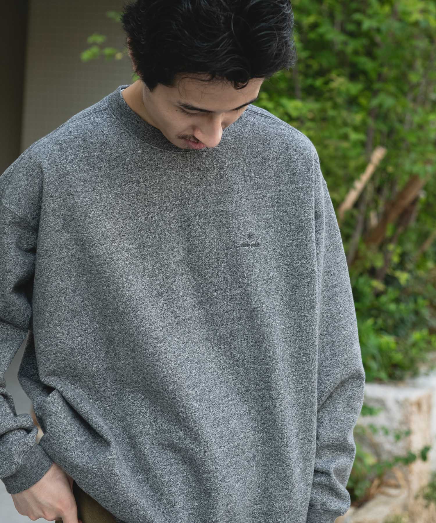 GRAY