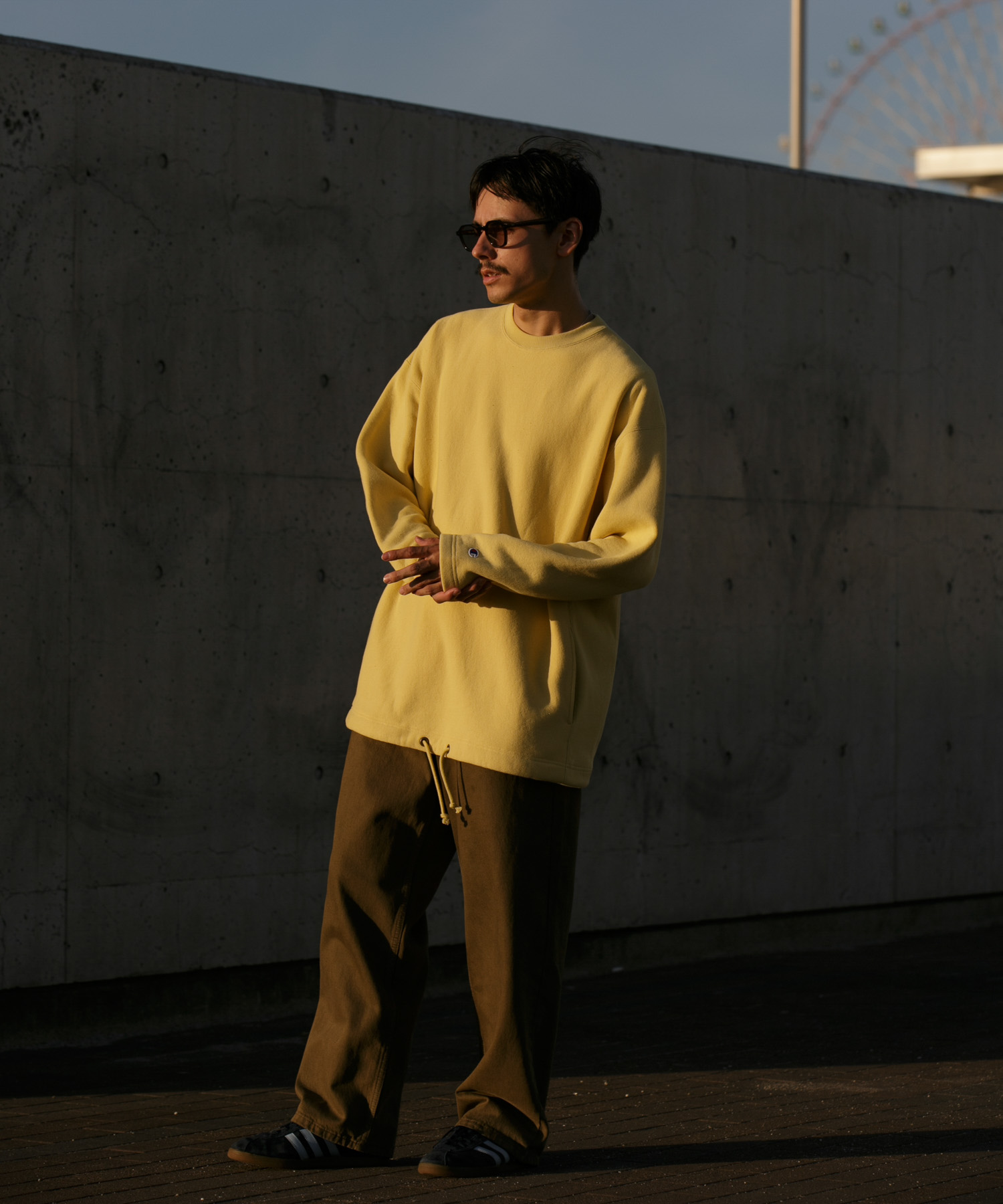 クリームイエロー