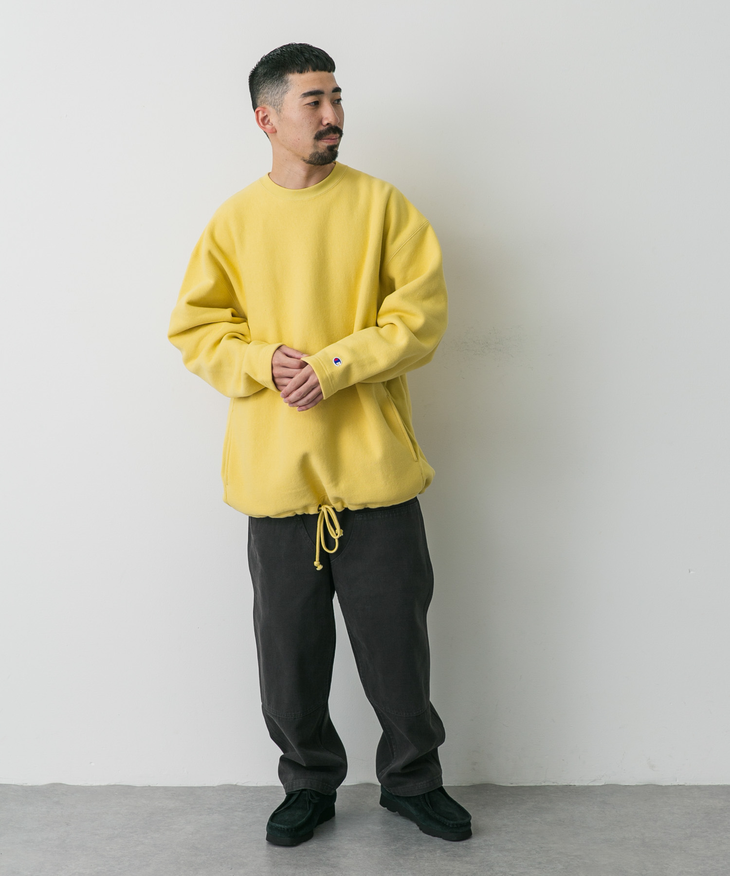 クリームイエロー