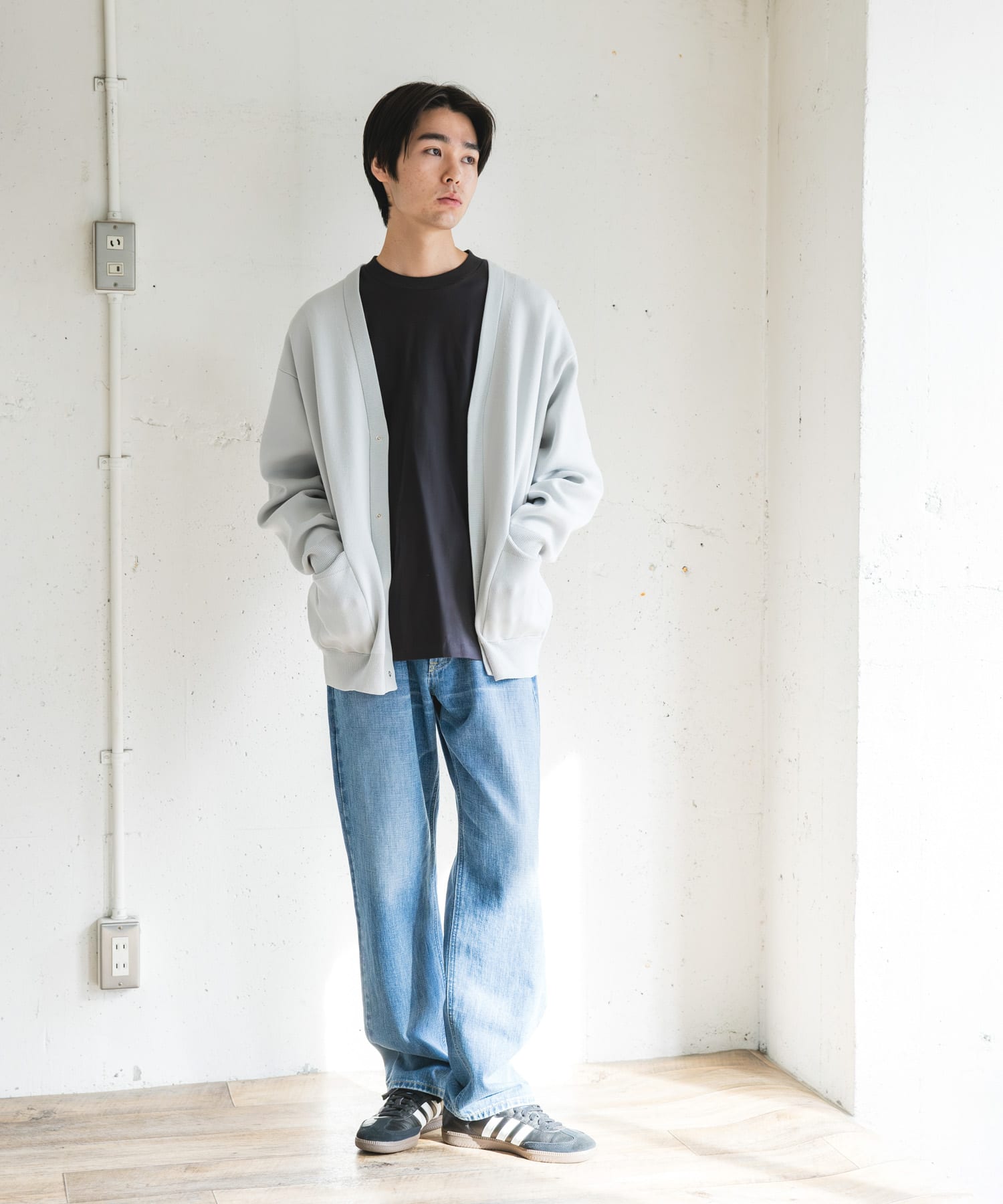 GRAY