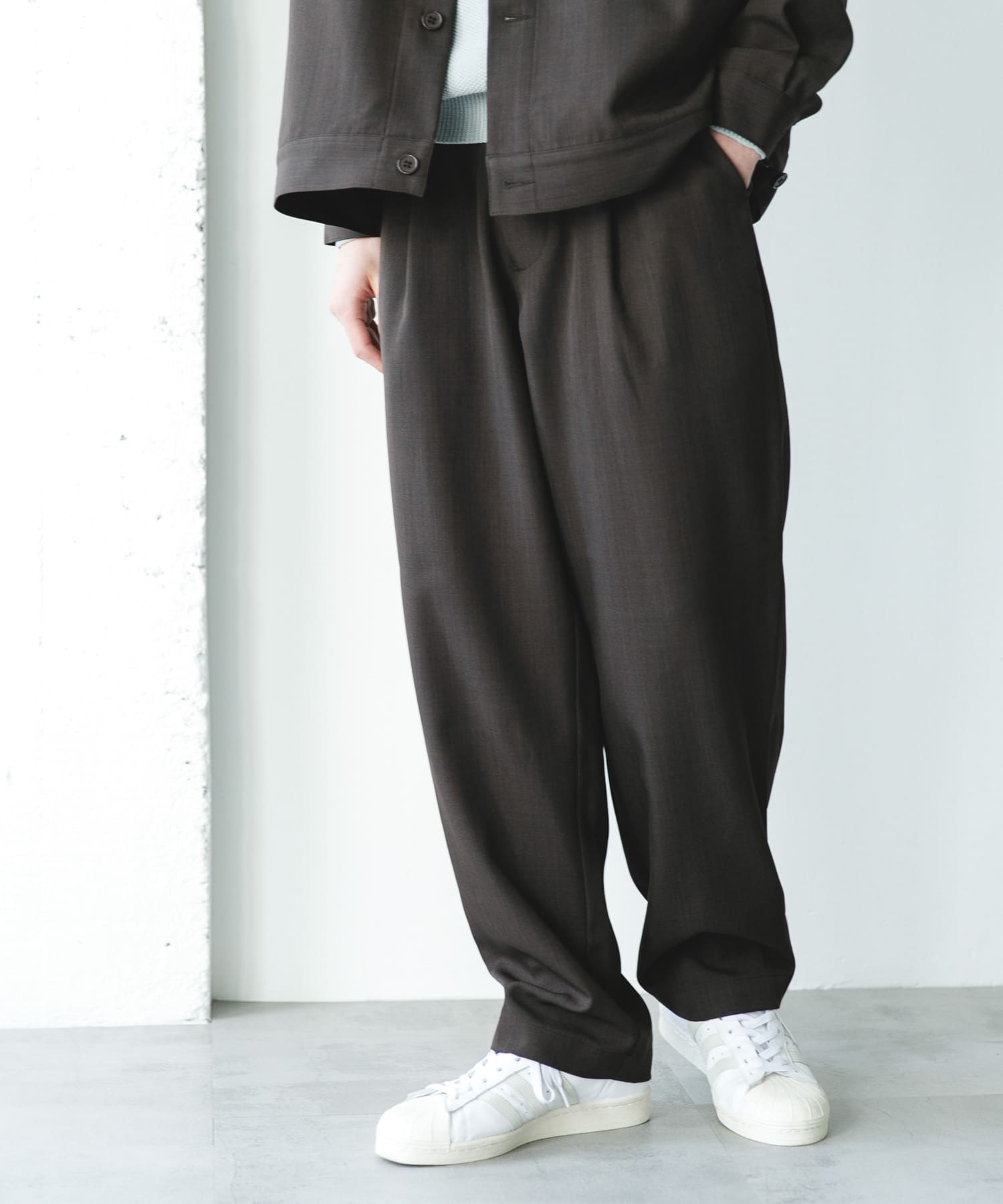 セオアルファセミワイドトラウザー