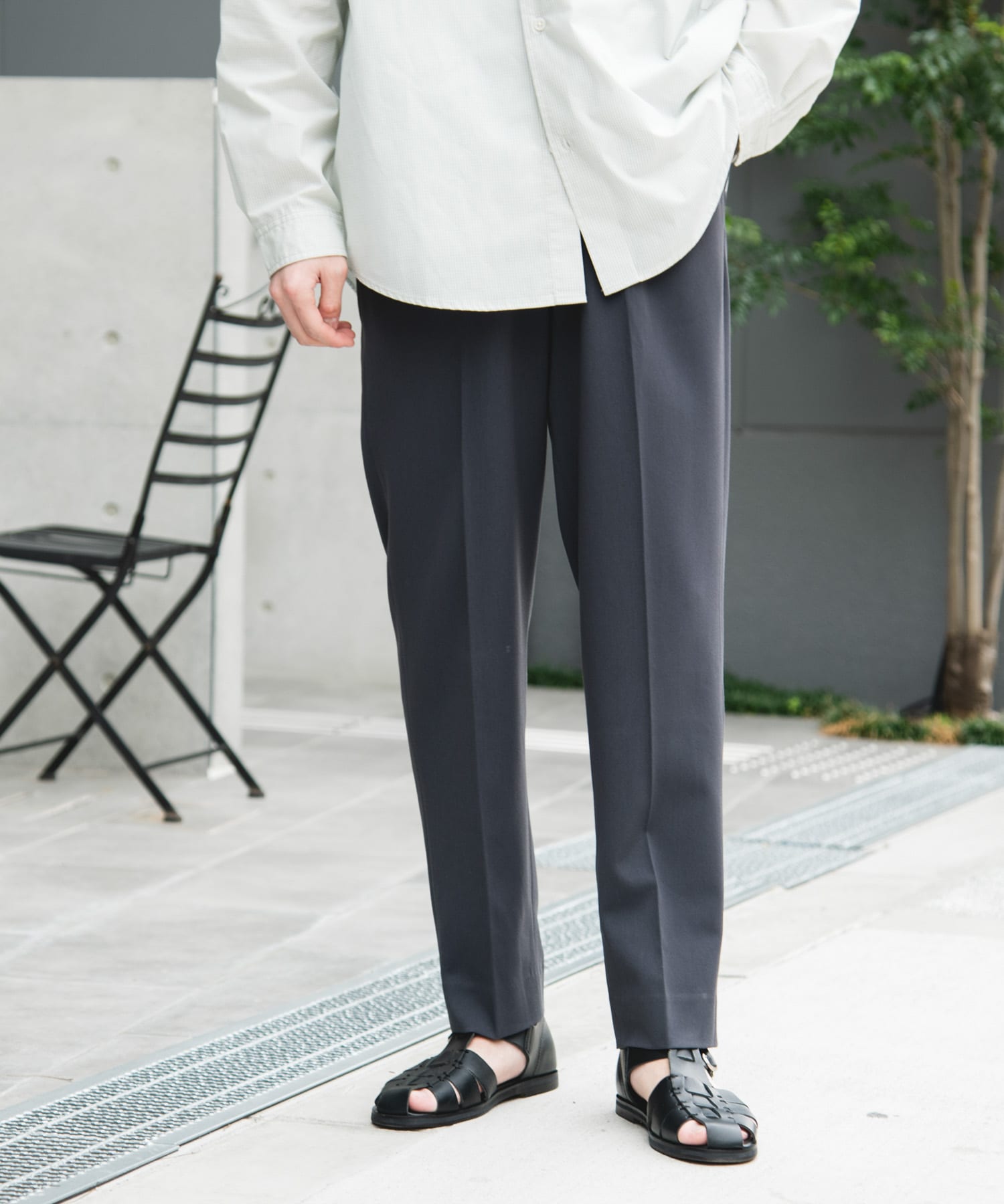 『UR TECH』完声 テーパードトラウザー