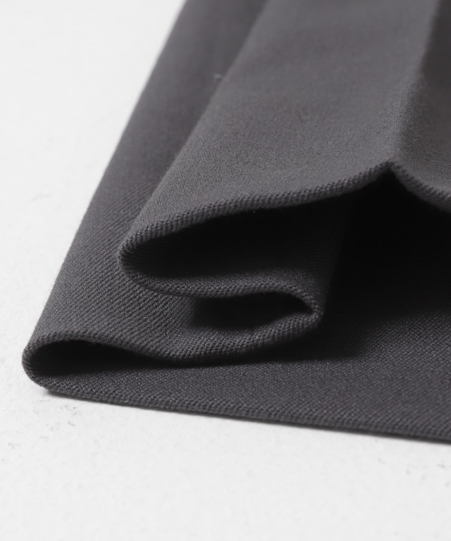 『UR TECH』完声 テーパードトラウザー CHARCOAL S