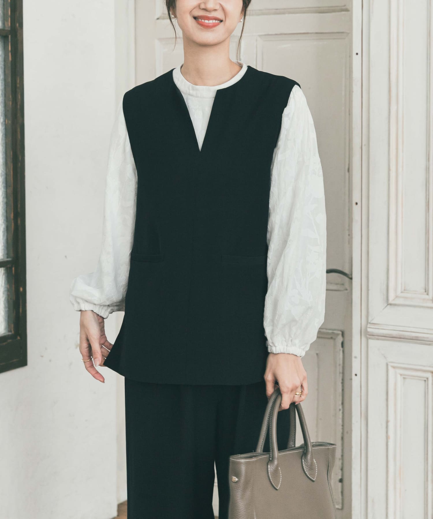 スリットネックベスト