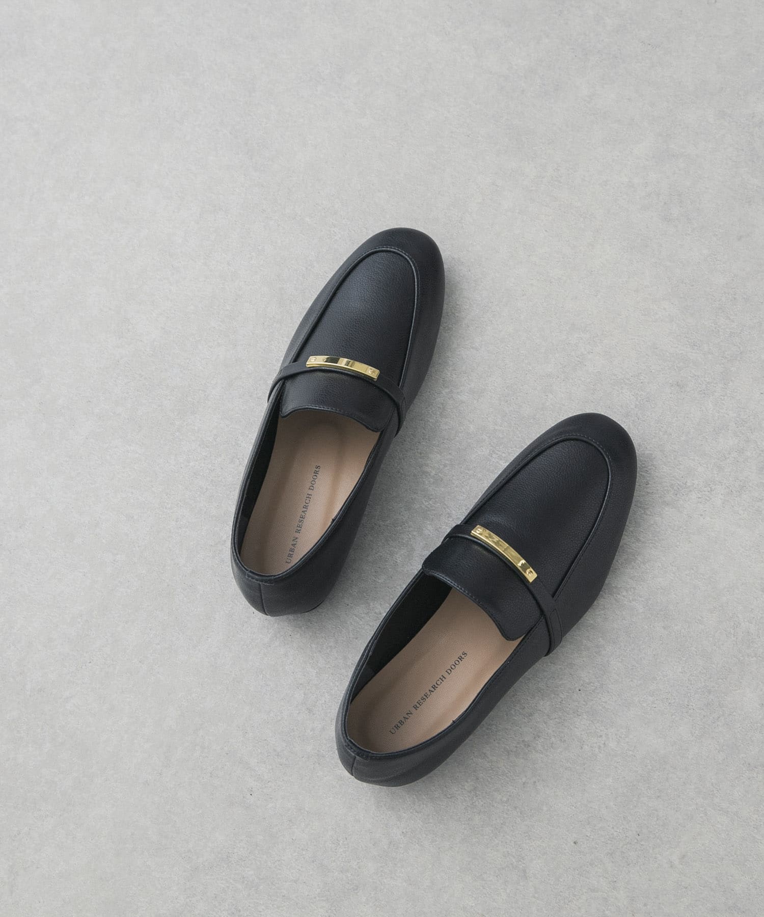 ストラップローファー