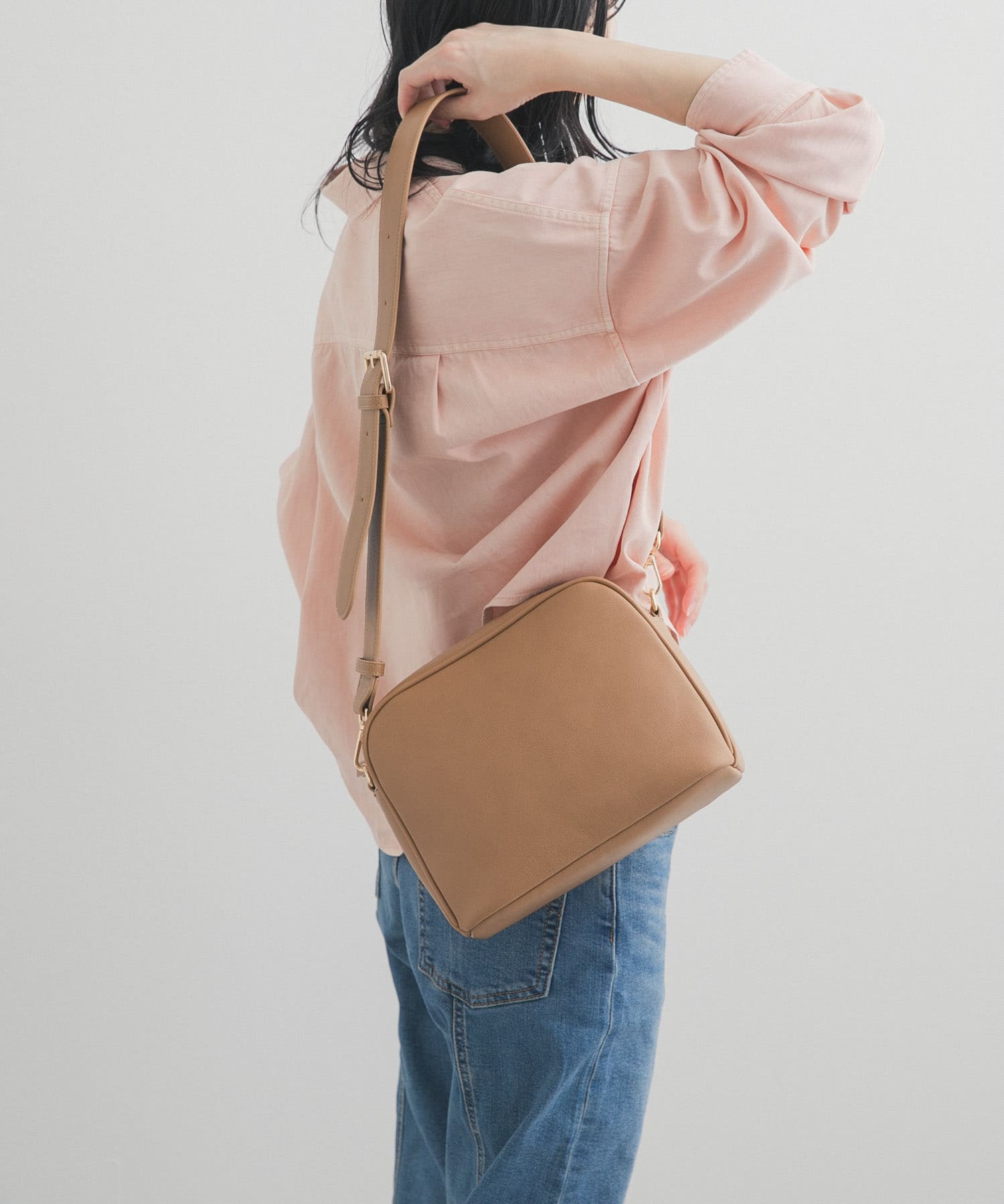2WAYスクエアショルダーバッグ(One PEACHBEIGE): バッグ｜URBAN