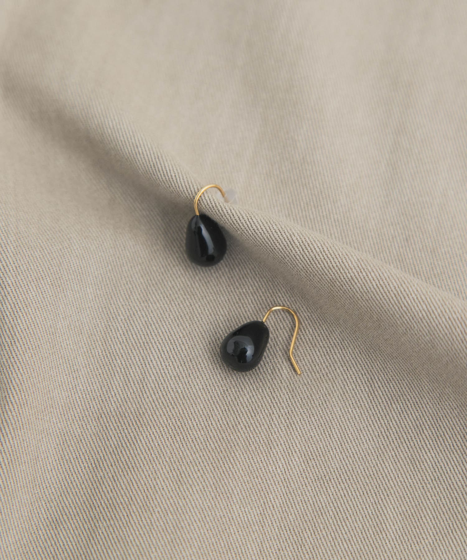 カラーオーブドロップピアス BLACK One