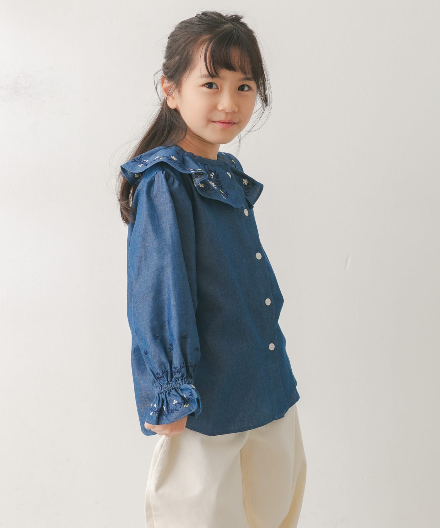 150サイズあり』フリルカラー刺繍ブラウス(KIDS)(120(115-125) BLUE