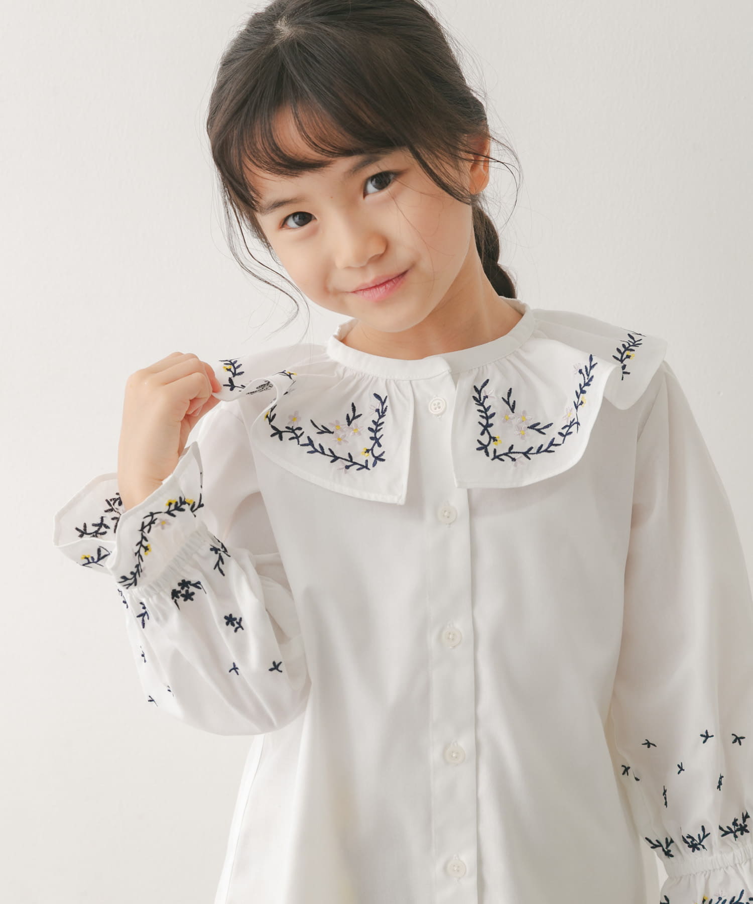 150サイズあり』フリルカラー刺繍ブラウス(KIDS)(120(115-125) BLUE
