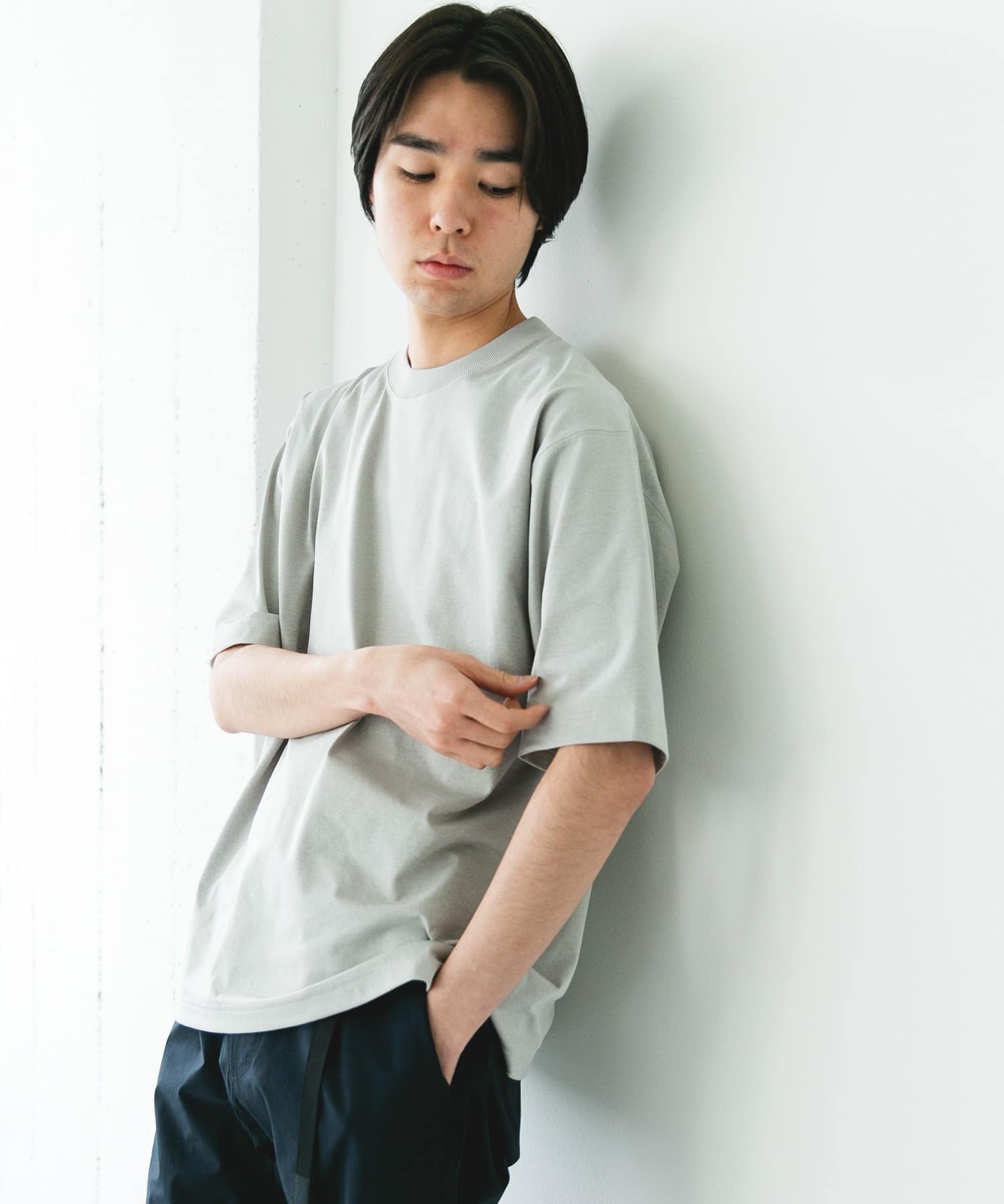 GRAY