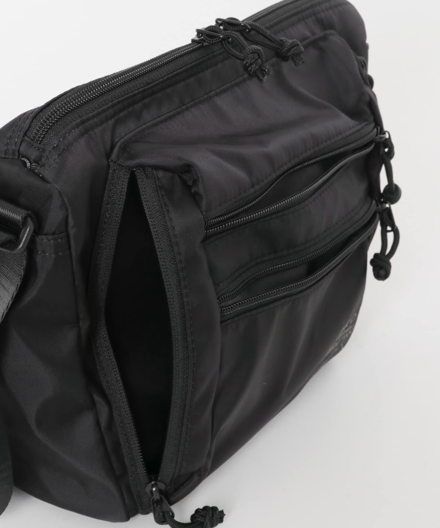 URD マルチポケットショルダーバッグ(- BLACK): バッグ｜URBAN