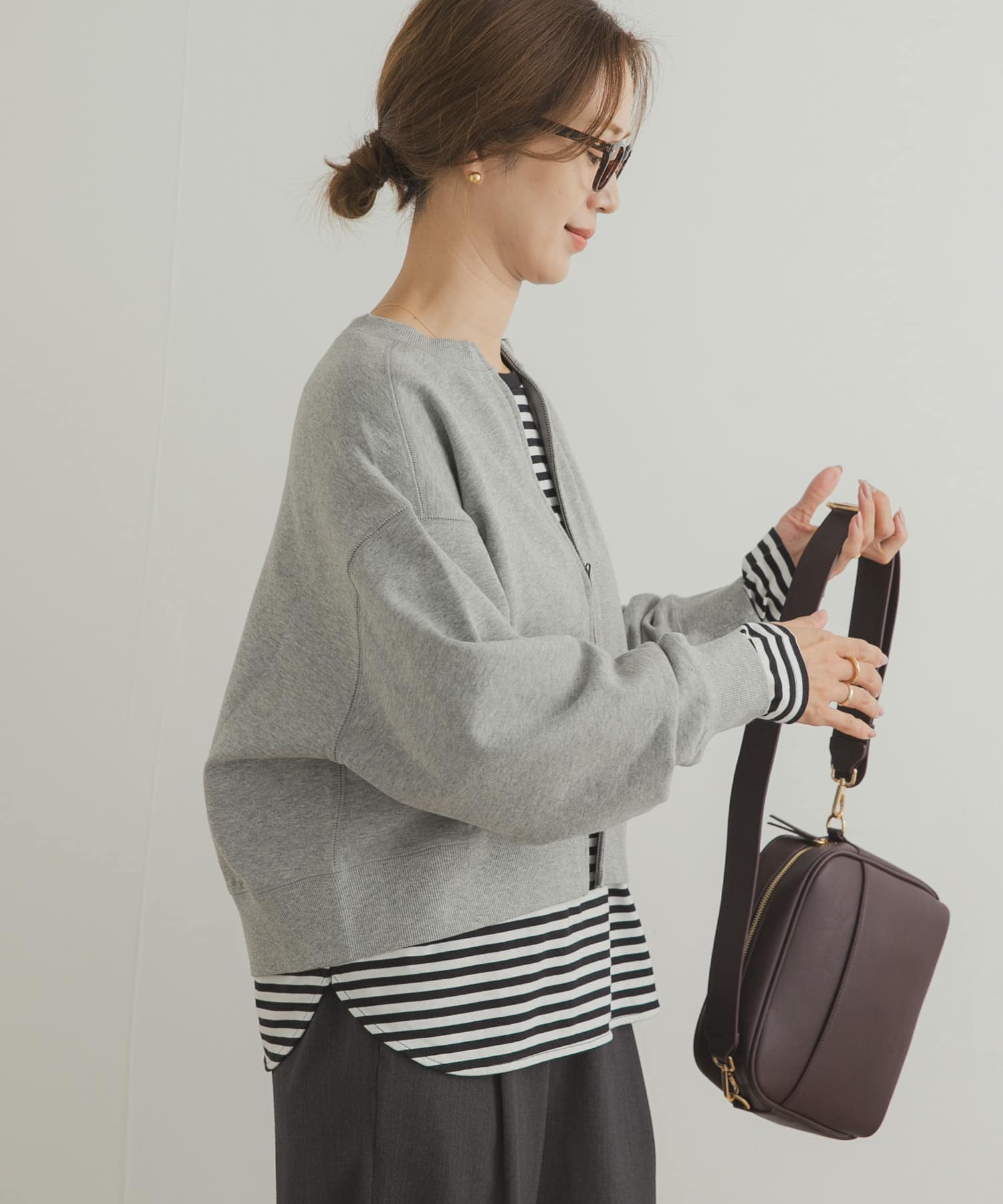 GRAY