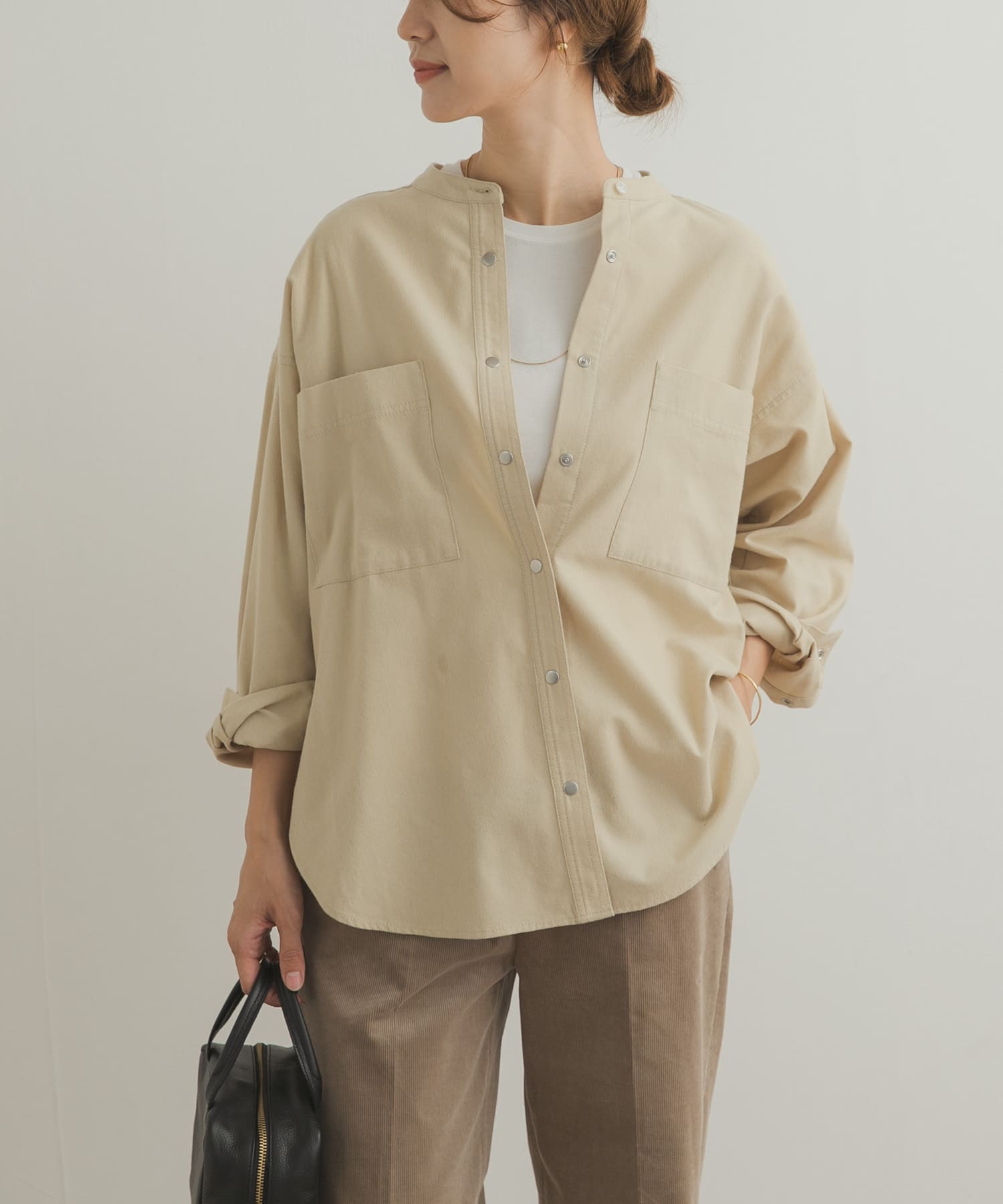 新品タグ付◇ カーキ DOORS Vネックウエストギャザーブラウス アーバン