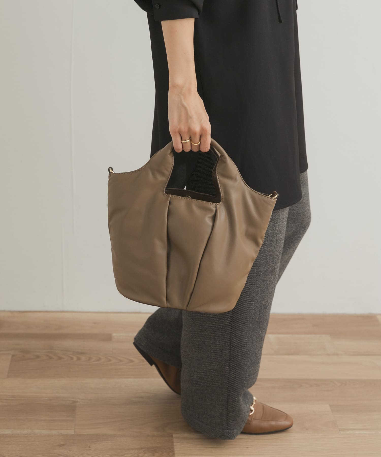 パファーハンドルバッグ