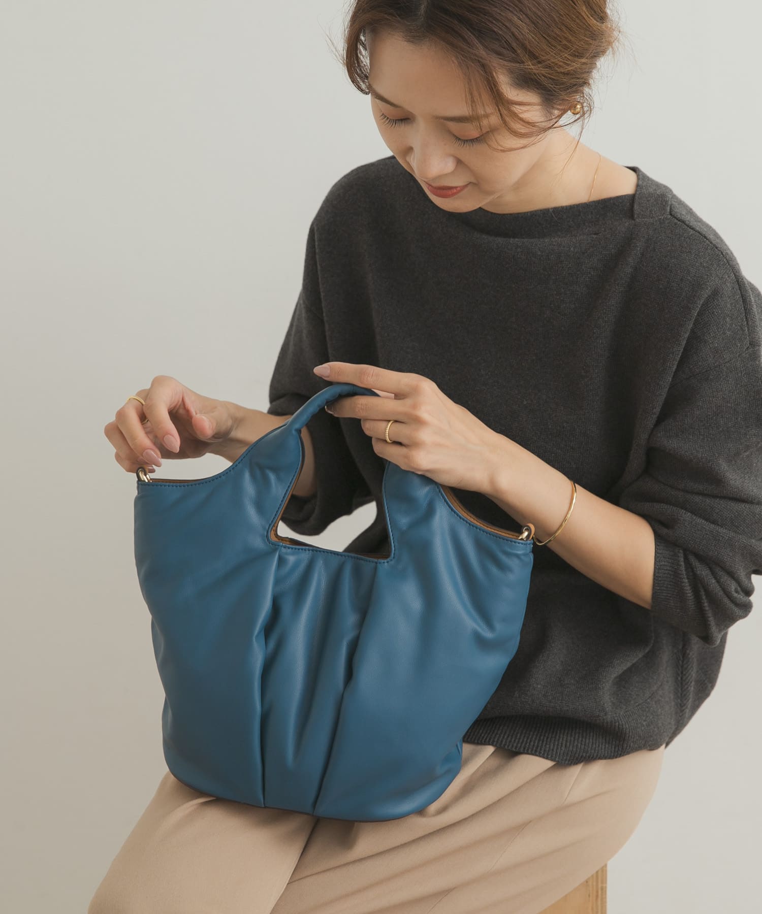 パファーハンドルバッグ