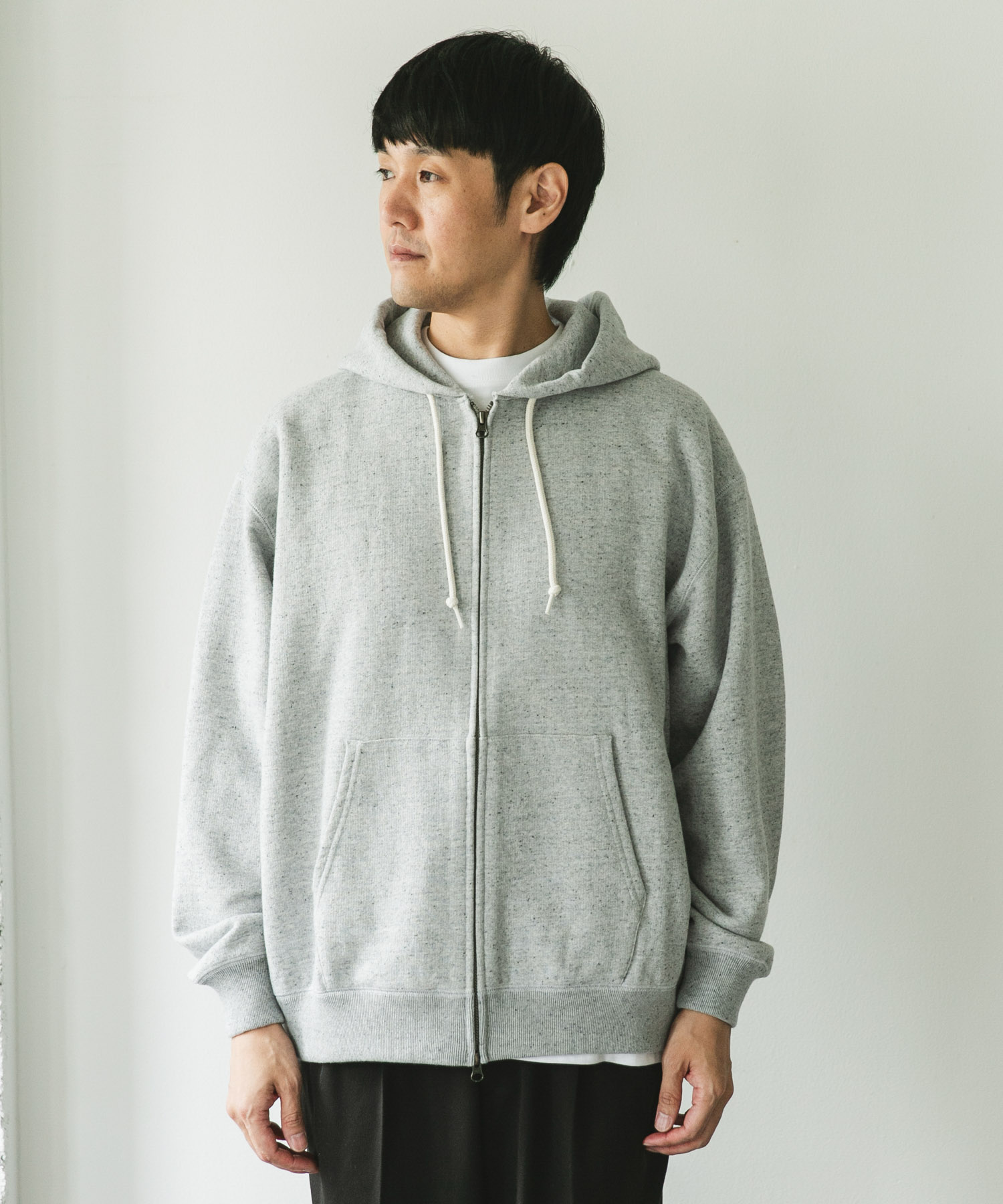TOP GRAY