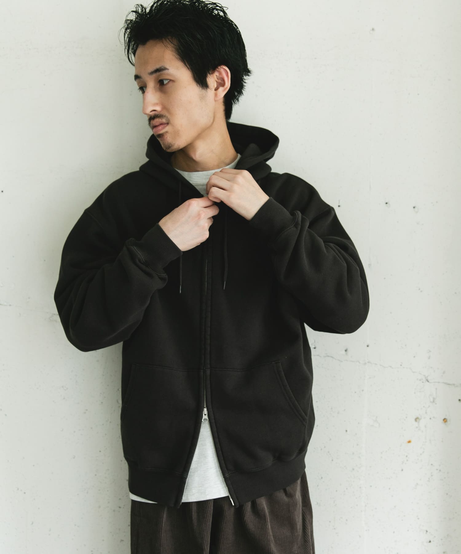UR TECH』ピグメントダイ裏起毛ZIPパーカー(M BLACK): トップス｜URBAN