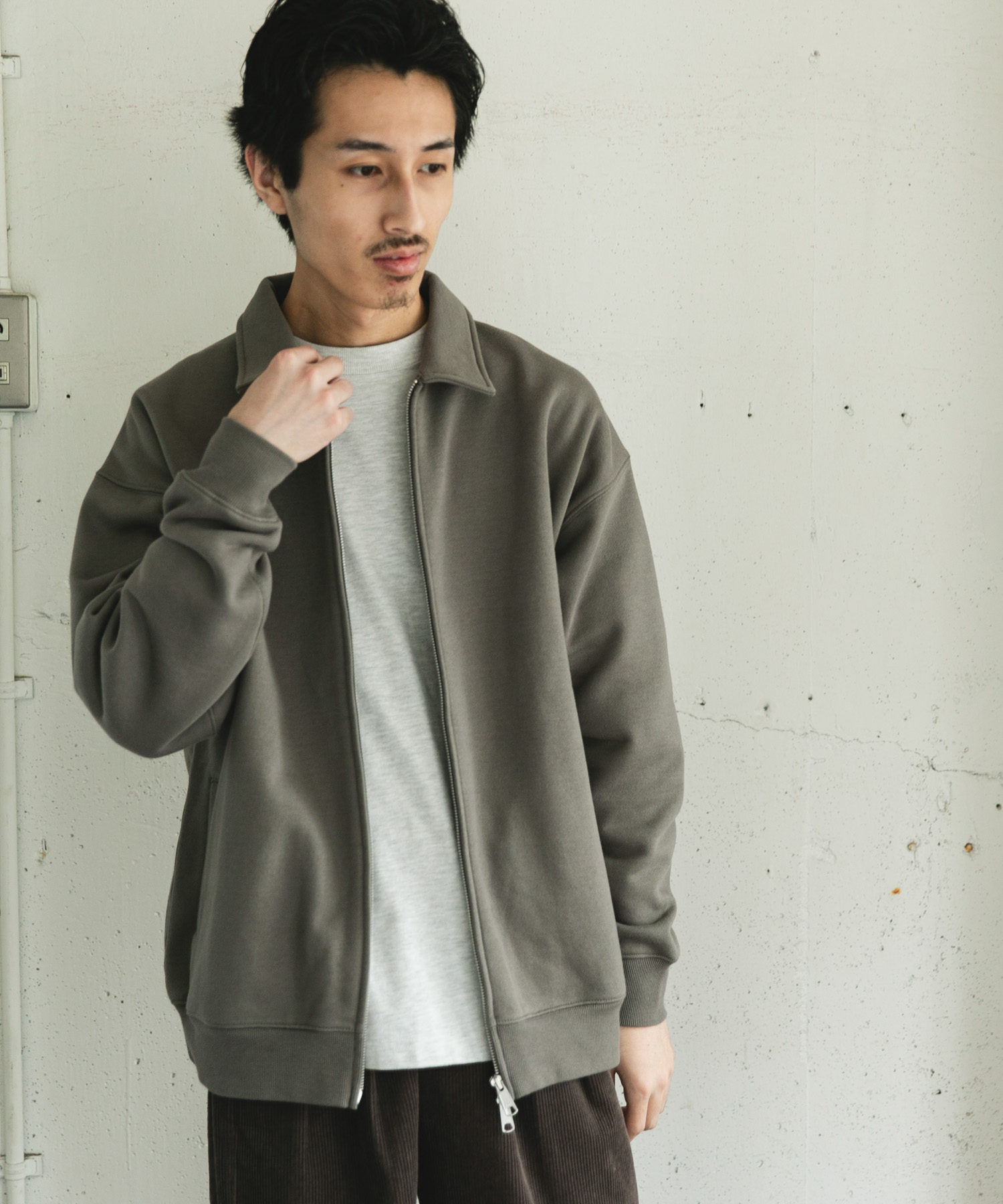 GRAY
