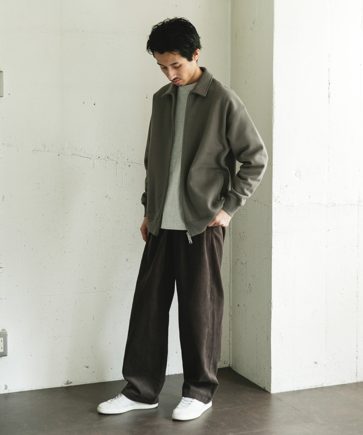 GRAY