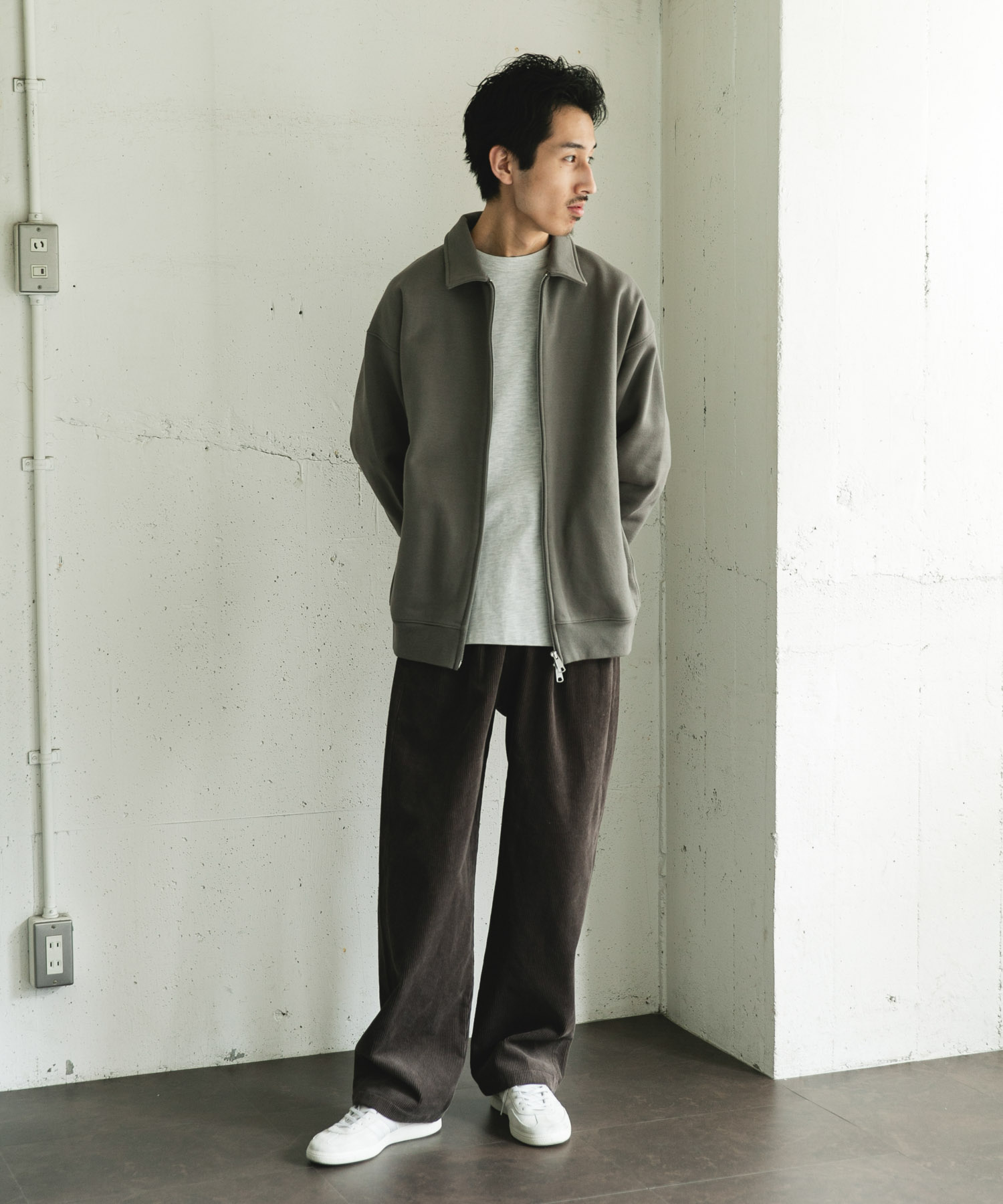 GRAY