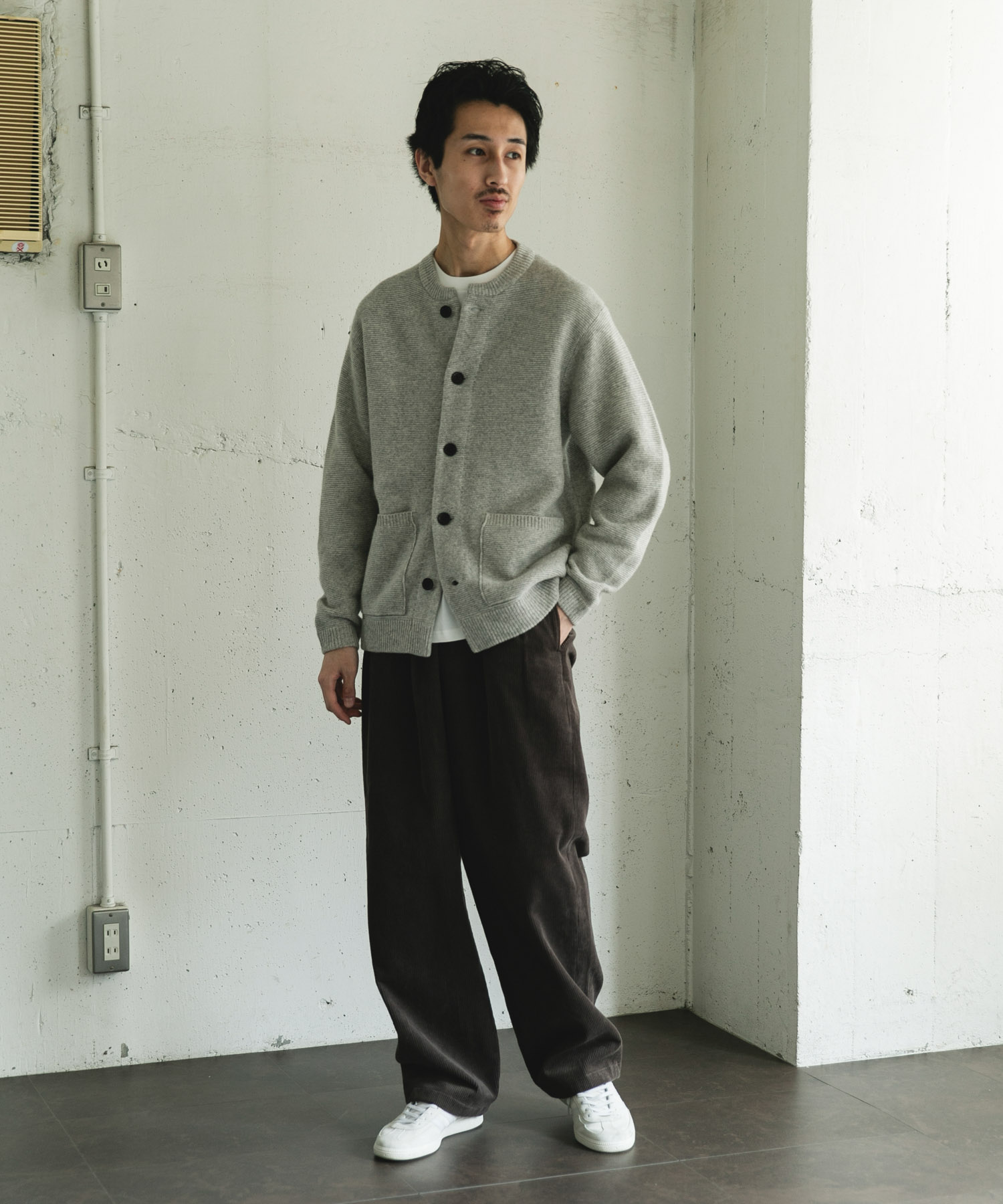 GRAY