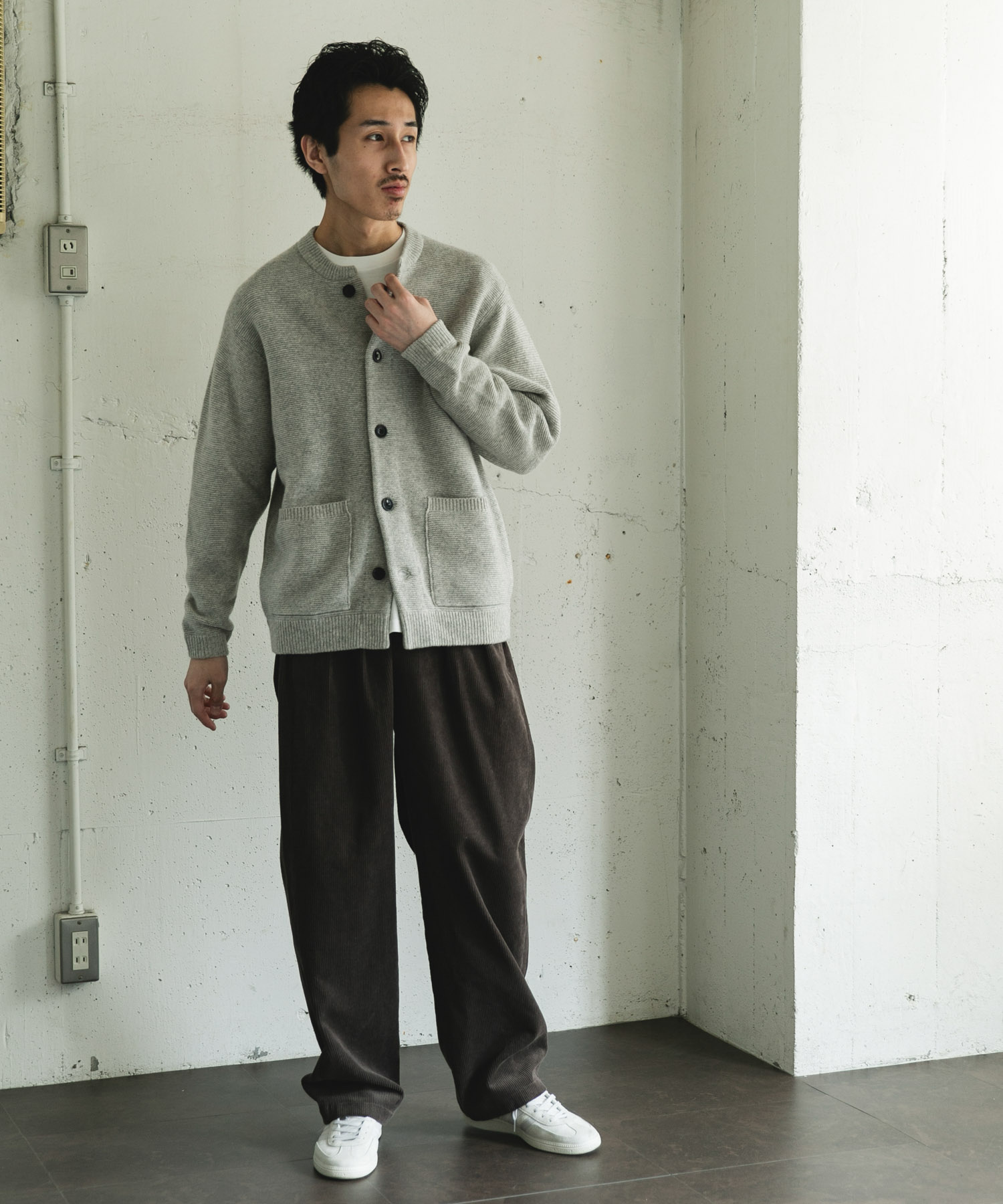 GRAY