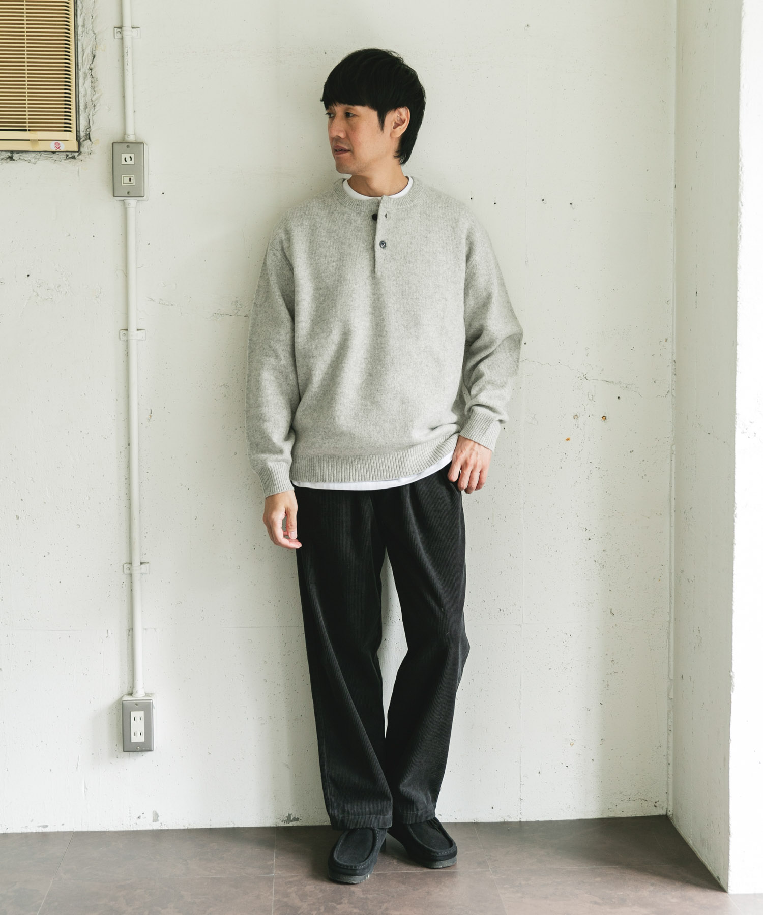 GRAY