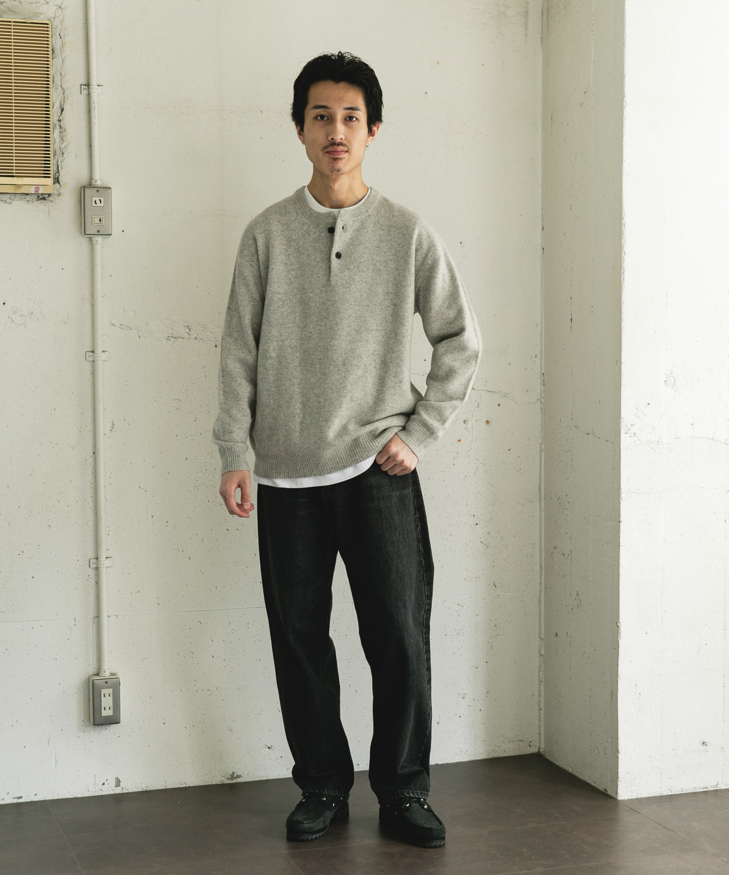 GRAY