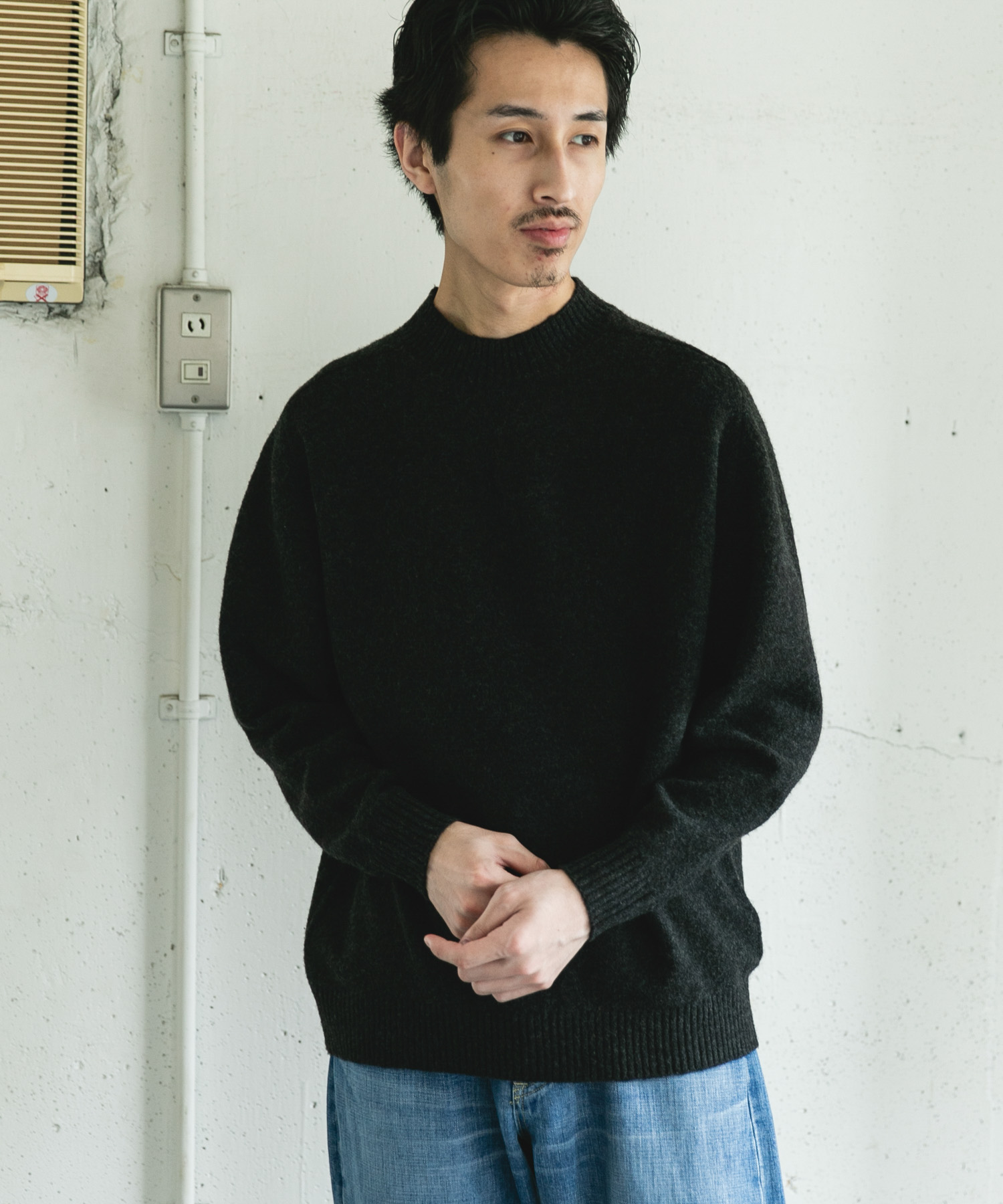 ウール混もちもちハイネックニット