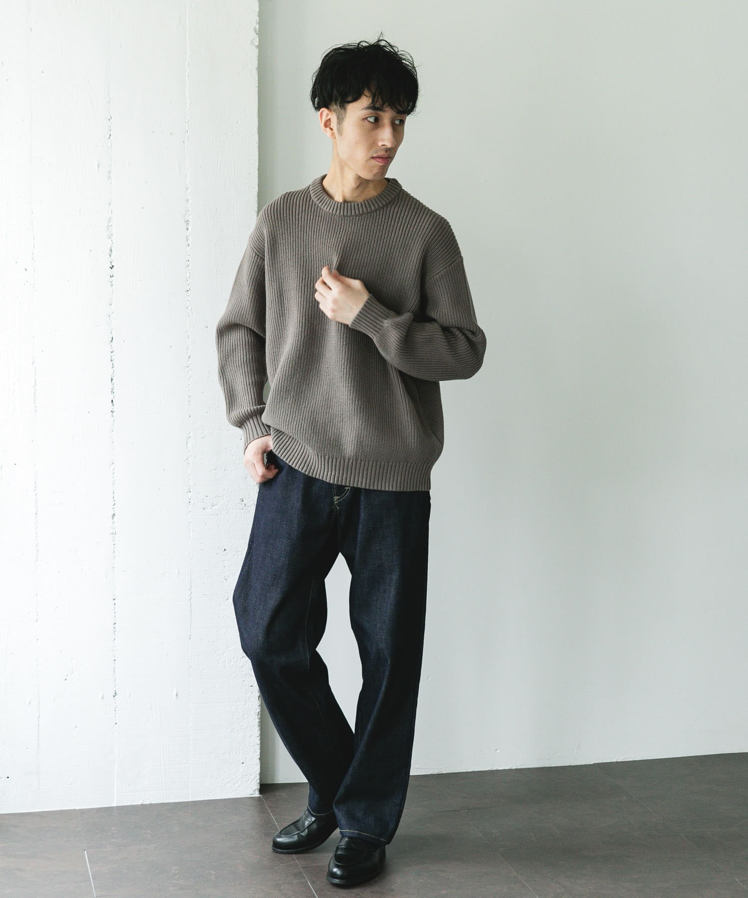 GRAY