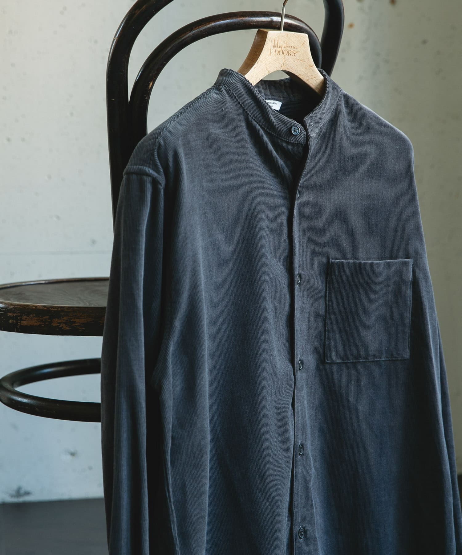 『UR TECH』コーデュロイバンドカラーシャツ CHARCOAL M