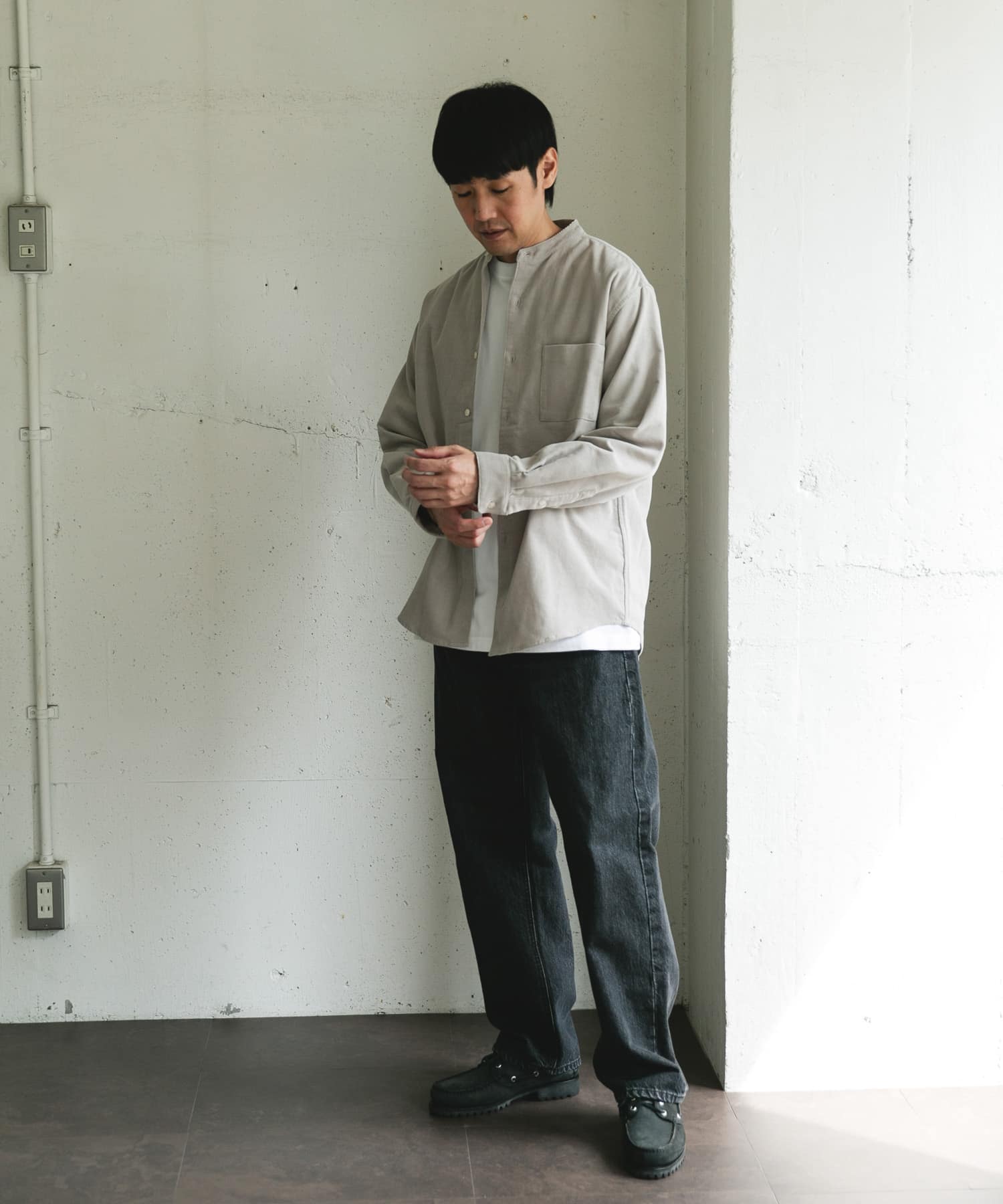 『UR TECH』コーデュロイバンドカラーシャツ GREIGE L