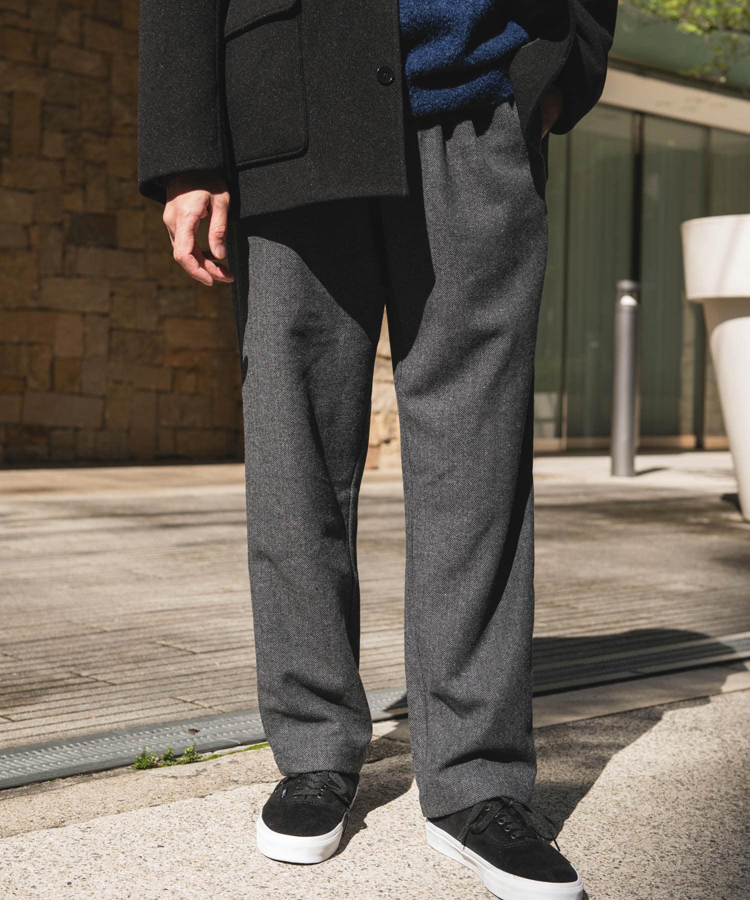 OVERCOAT ストレートレギュラートラウザーパンツ ウールヘリンボーン ウール混ヘリンボーンイージートラウザー(M BROWN): ボトム｜URBAN